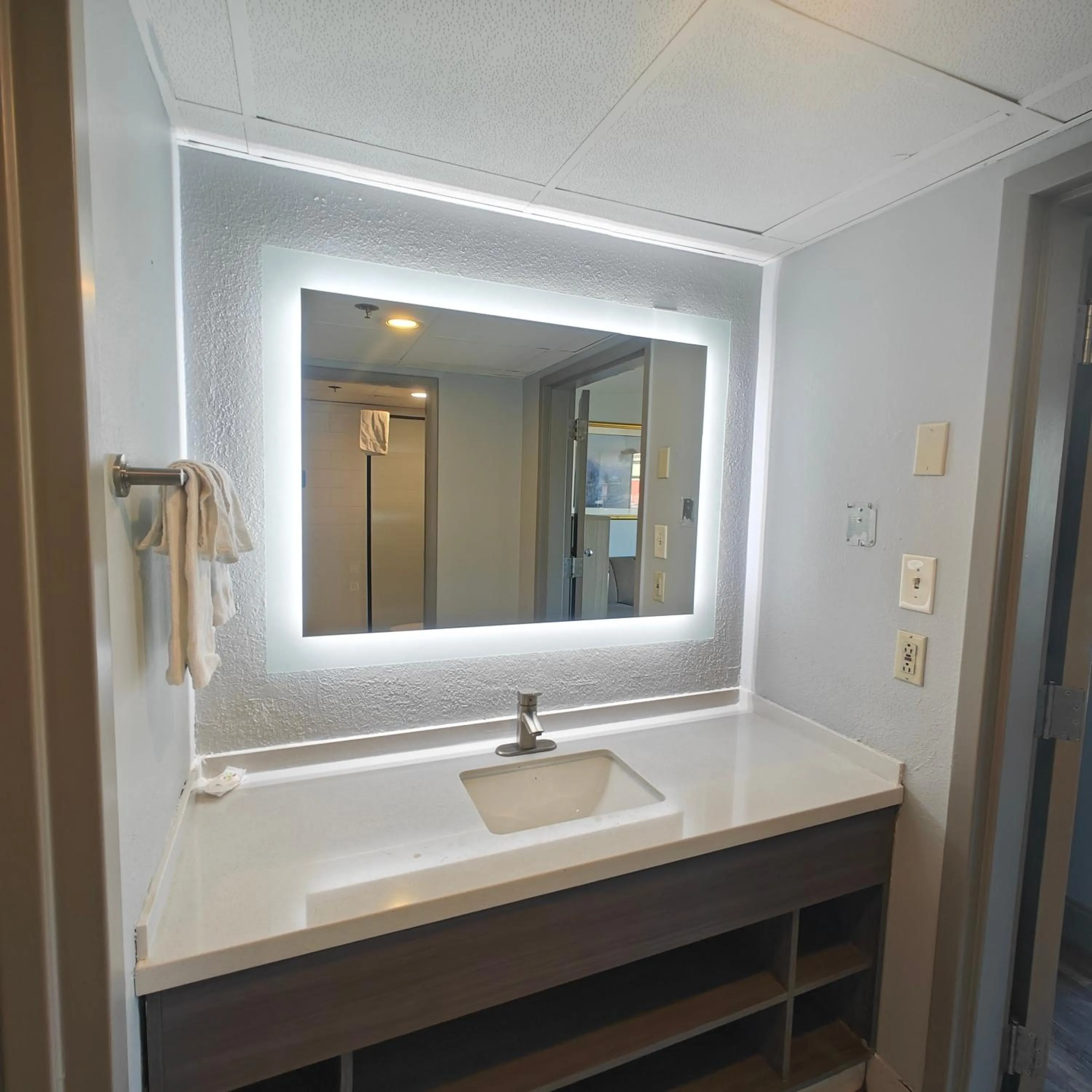 Bathroom in Mountain Vista Inn & Suites - Walking Distance to the Island