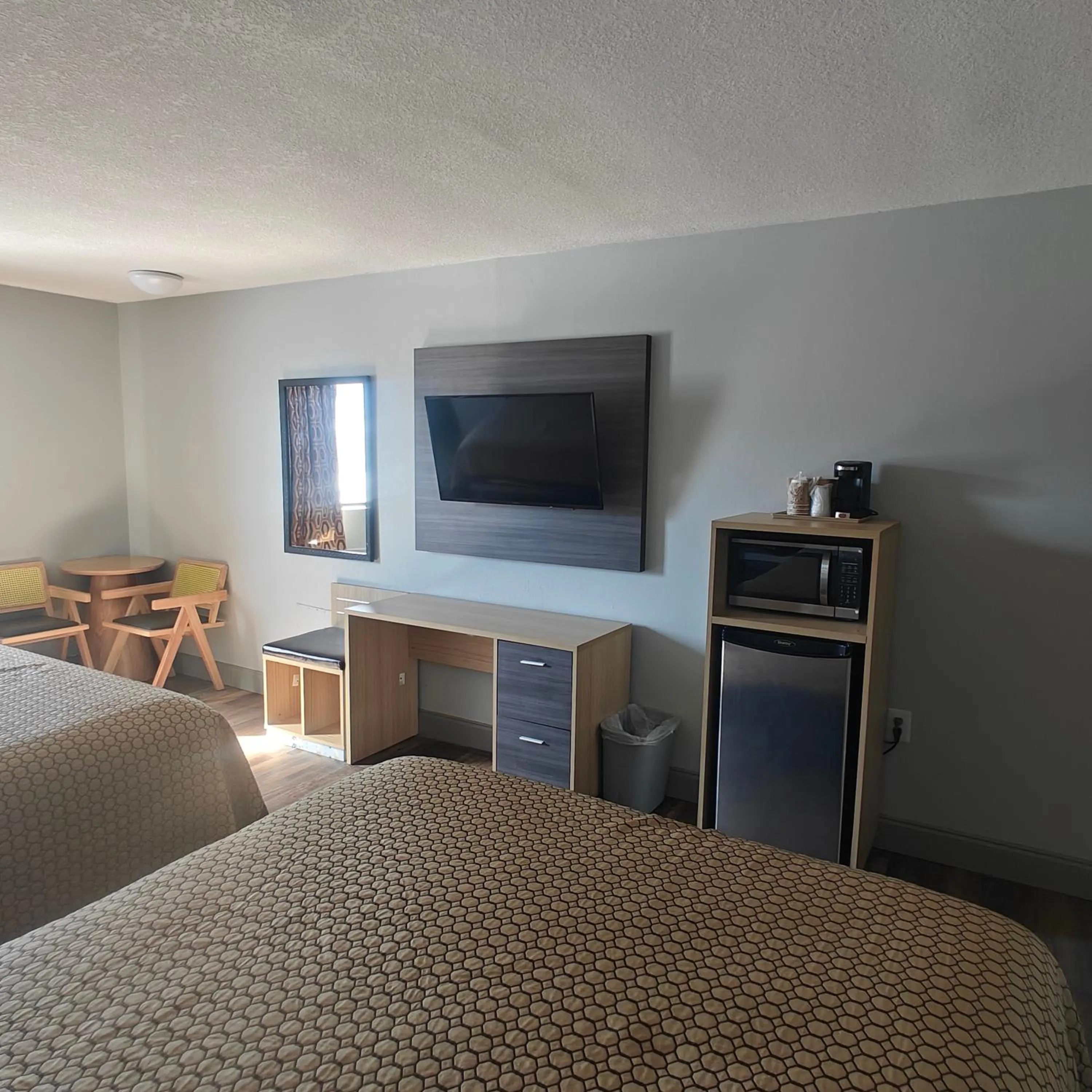 Bedroom in Mountain Vista Inn & Suites - Walking Distance to the Island