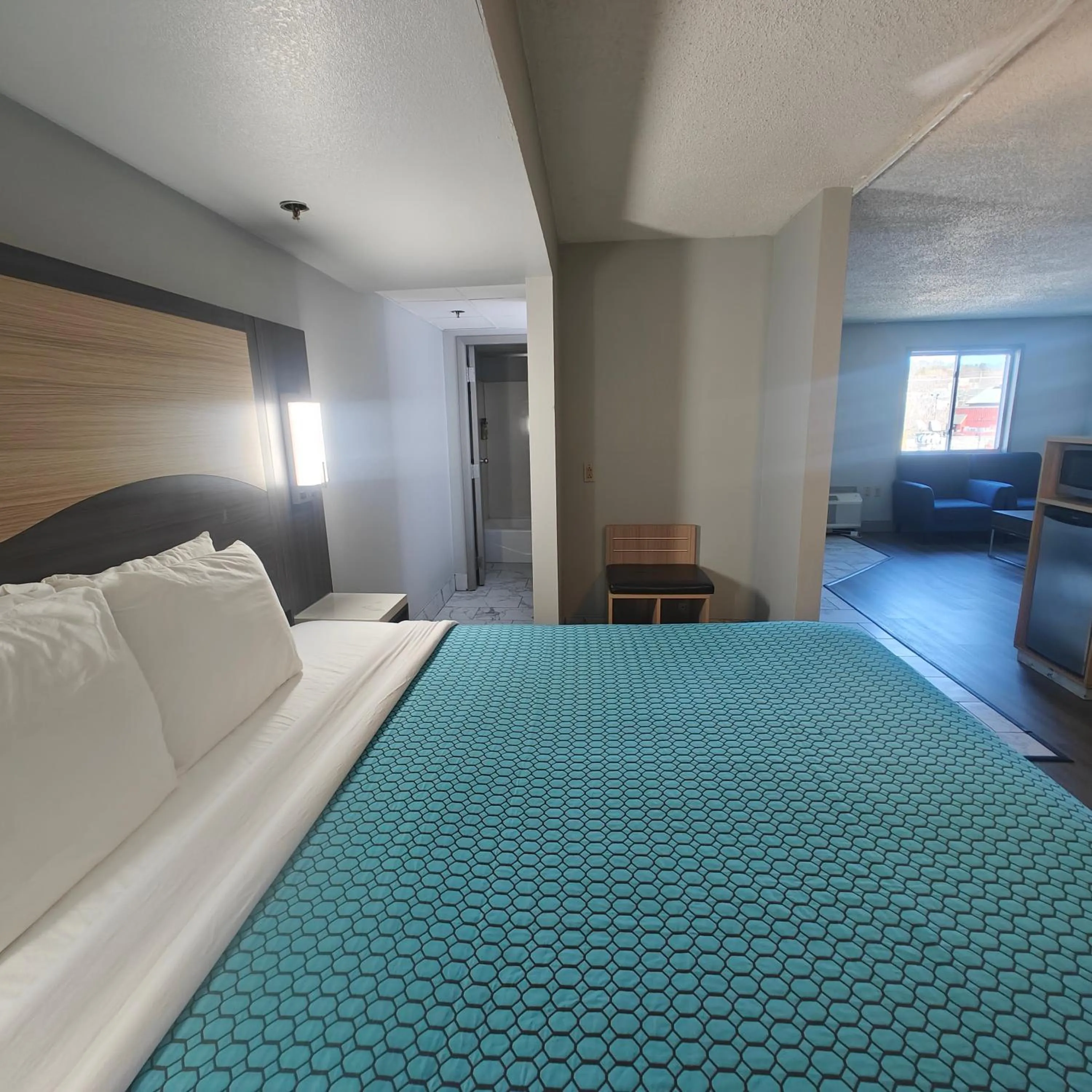 Bed in Mountain Vista Inn & Suites - Walking Distance to the Island