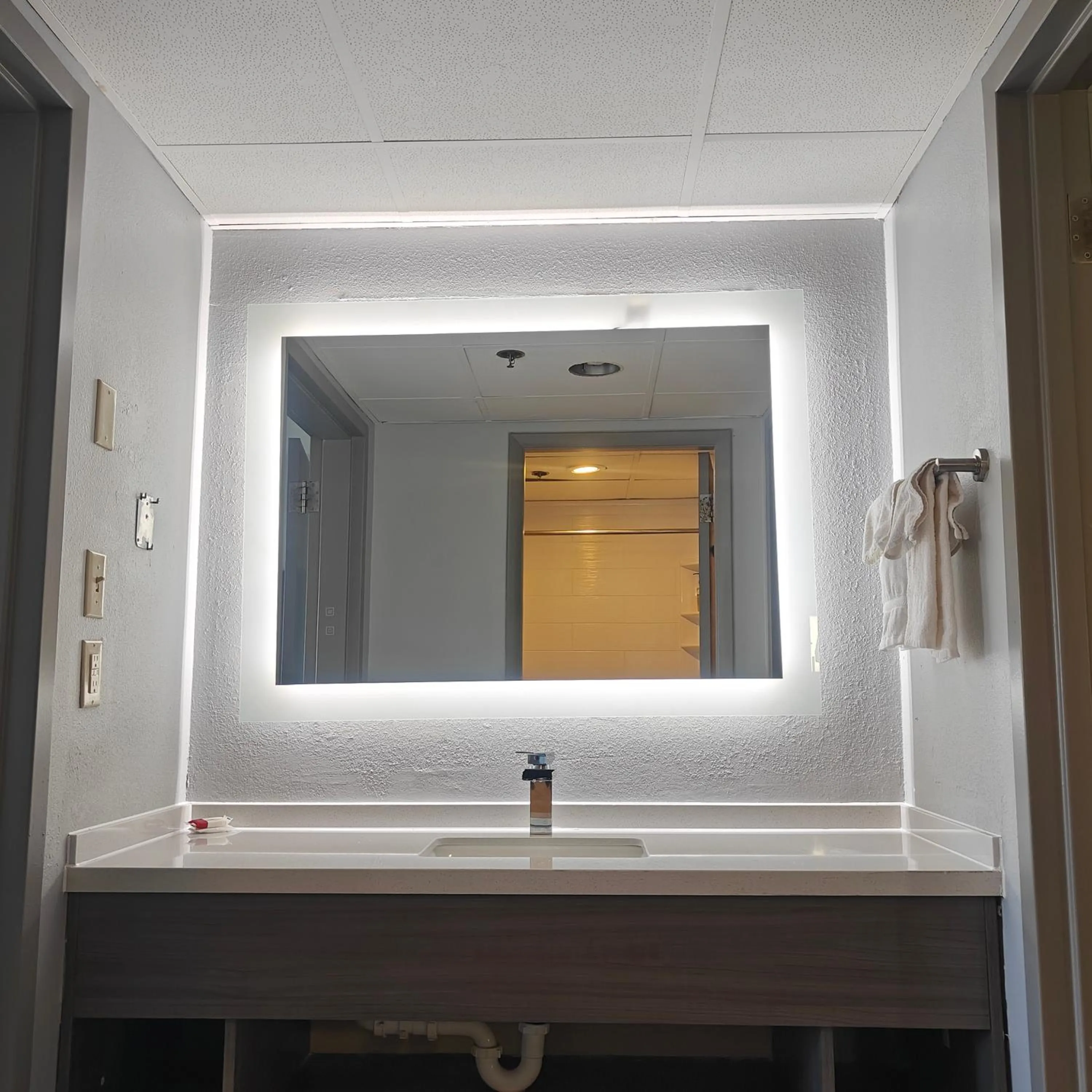 Mountain Vista Inn & Suites - Walking Distance to the Island