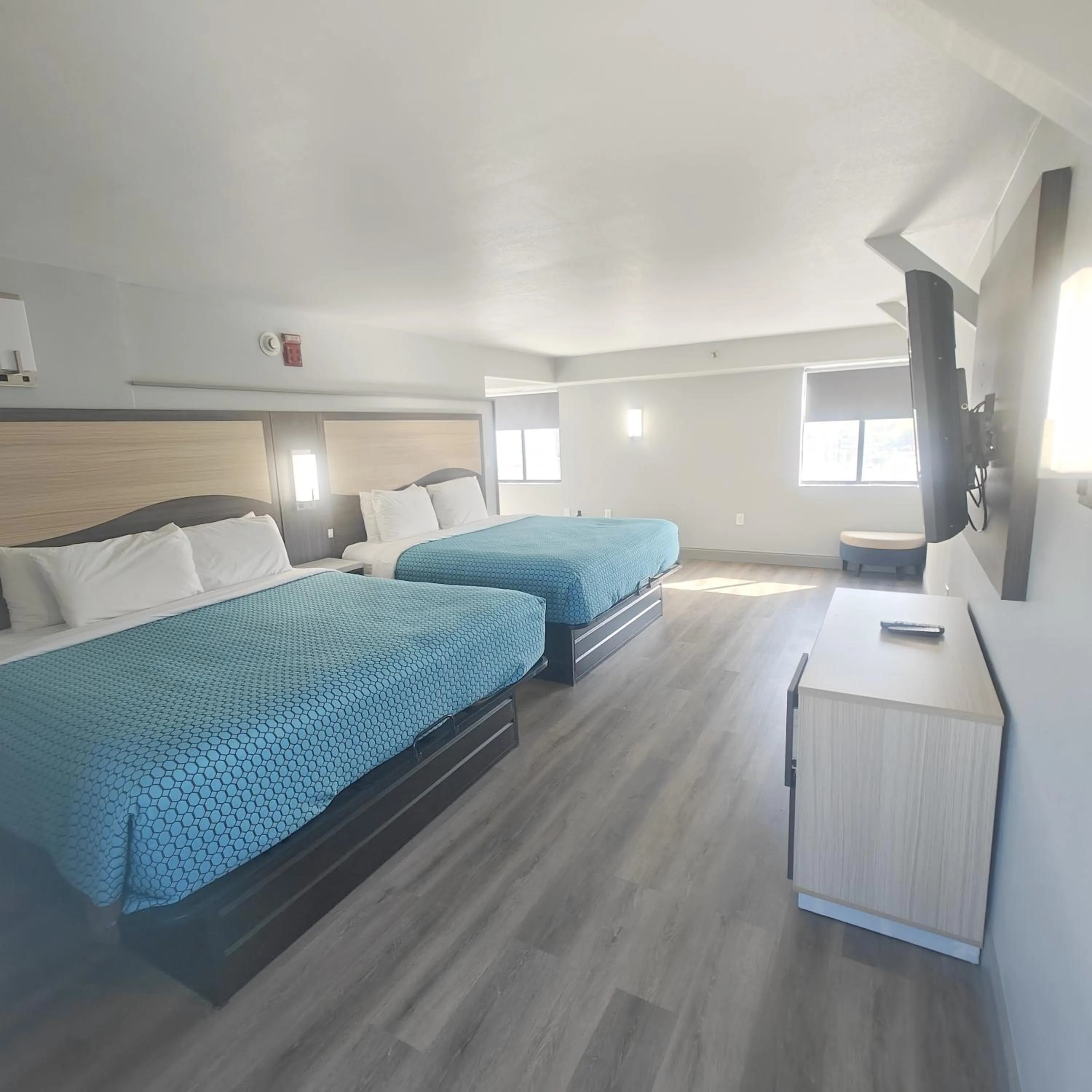 Bedroom, Bed in Mountain Vista Inn & Suites - Walking Distance to the Island