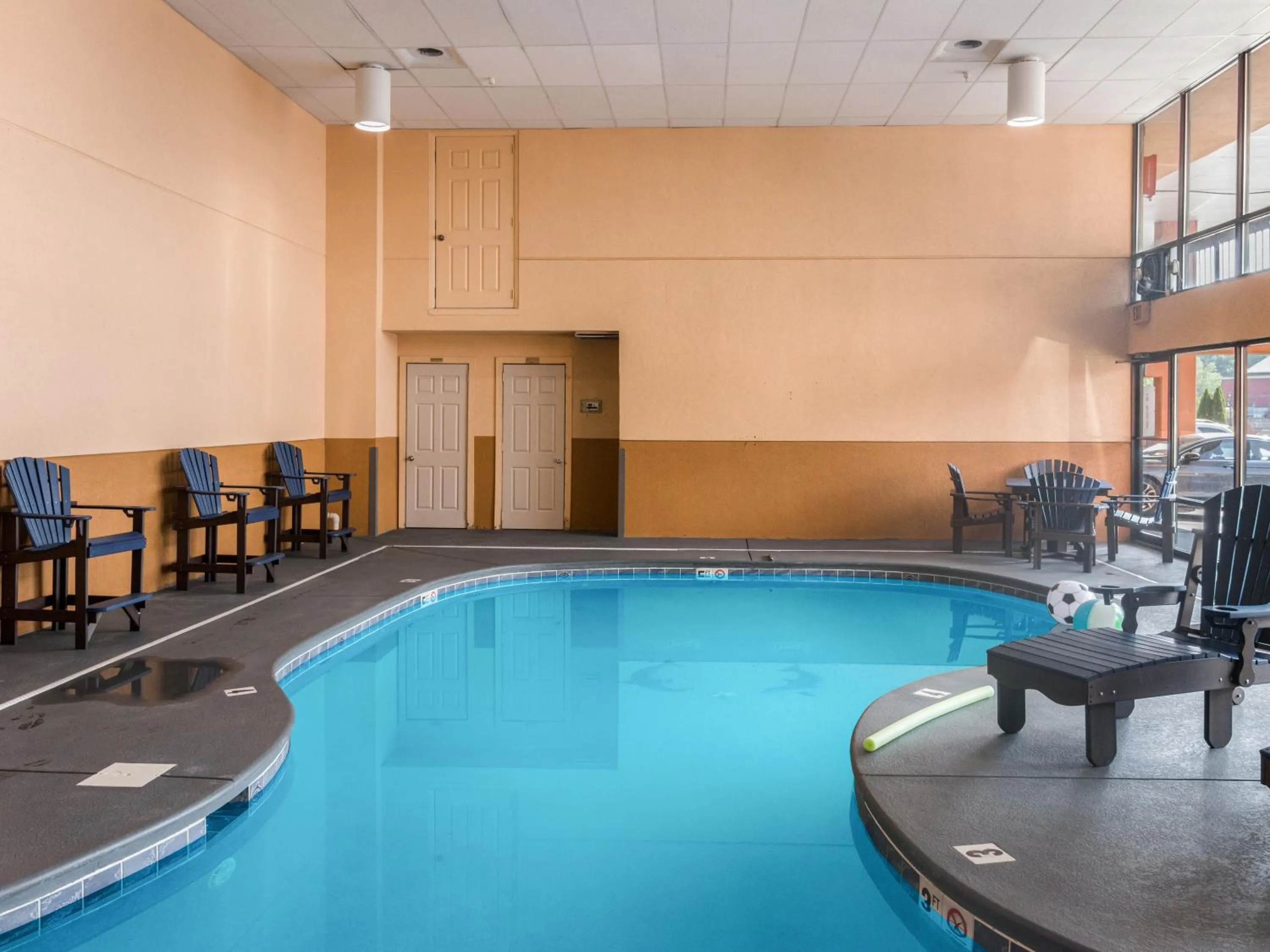 Swimming pool in Mountain Vista Inn & Suites - Walking Distance to the Island