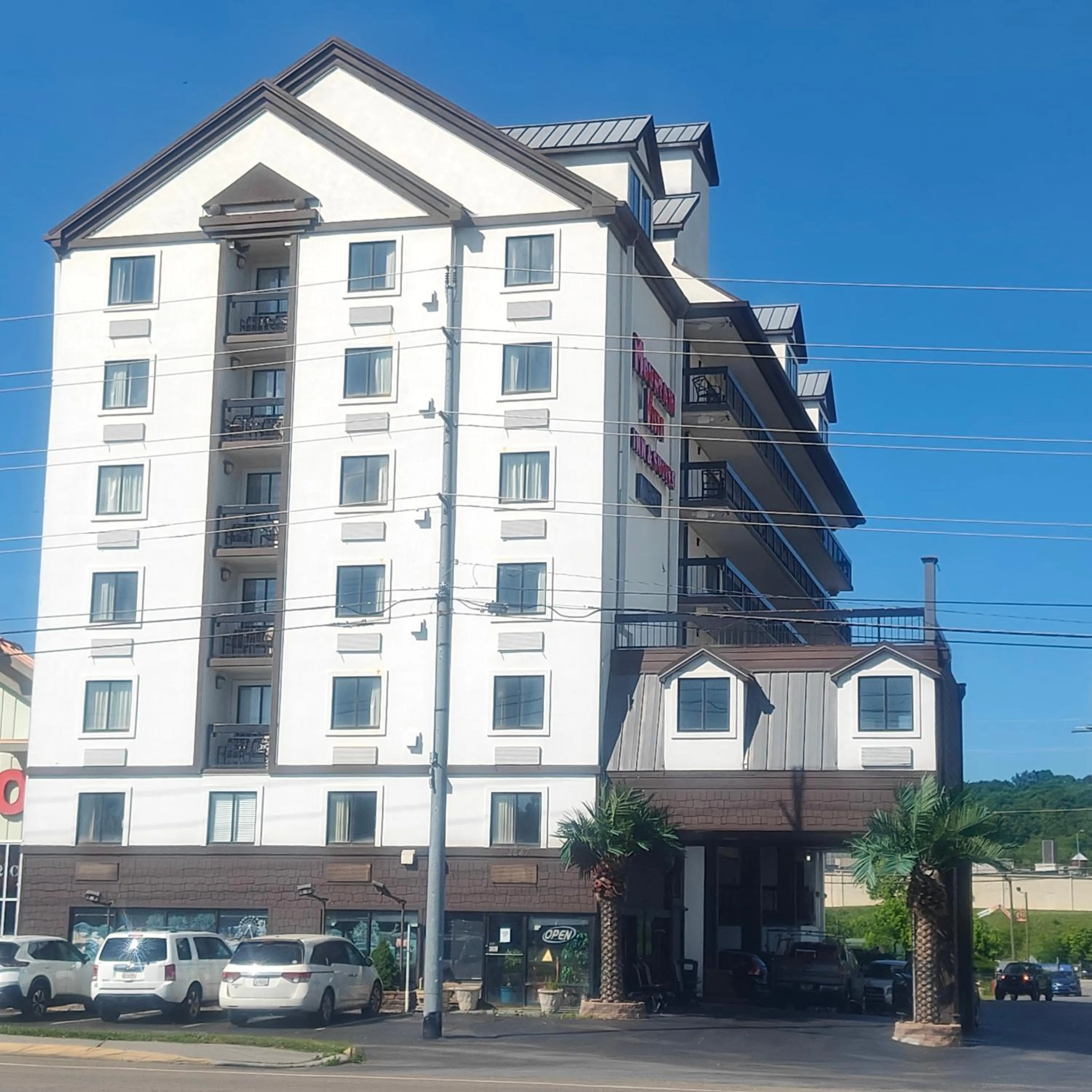Property building in Mountain Vista Inn & Suites - Walking Distance to the Island