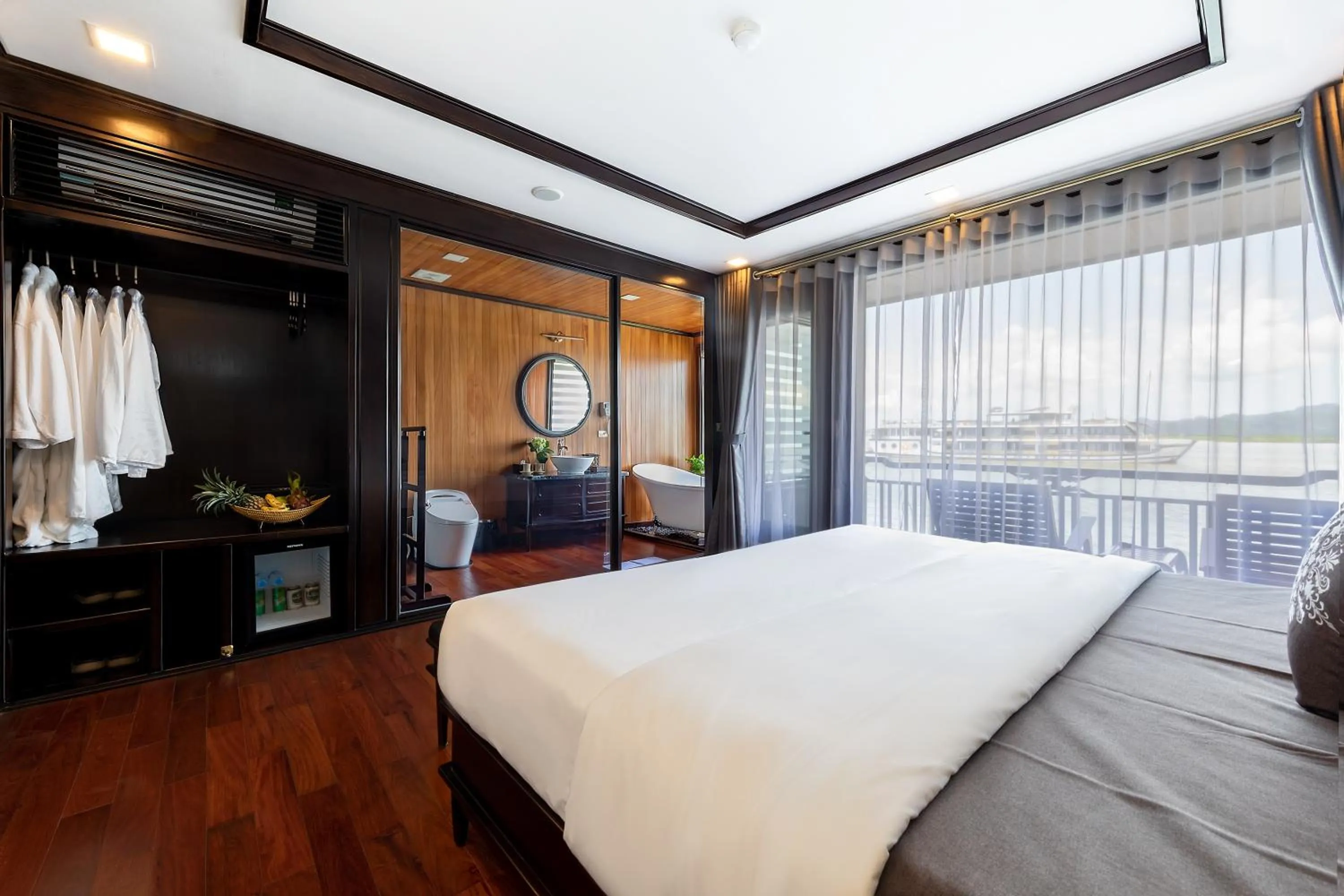 Photo of the whole room, Bed in La Regina Legend Cruise