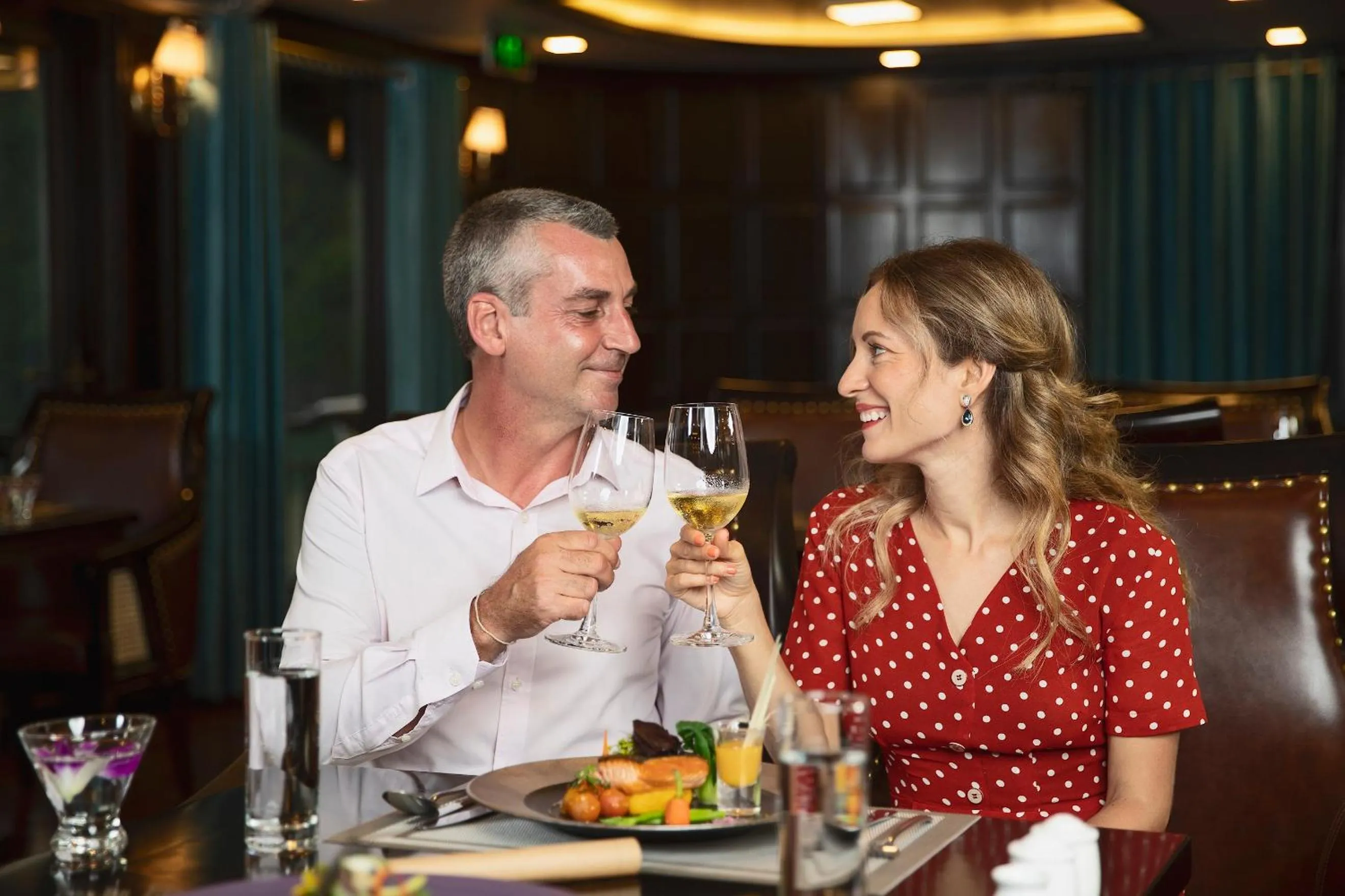 Restaurant/places to eat in La Regina Legend Cruise