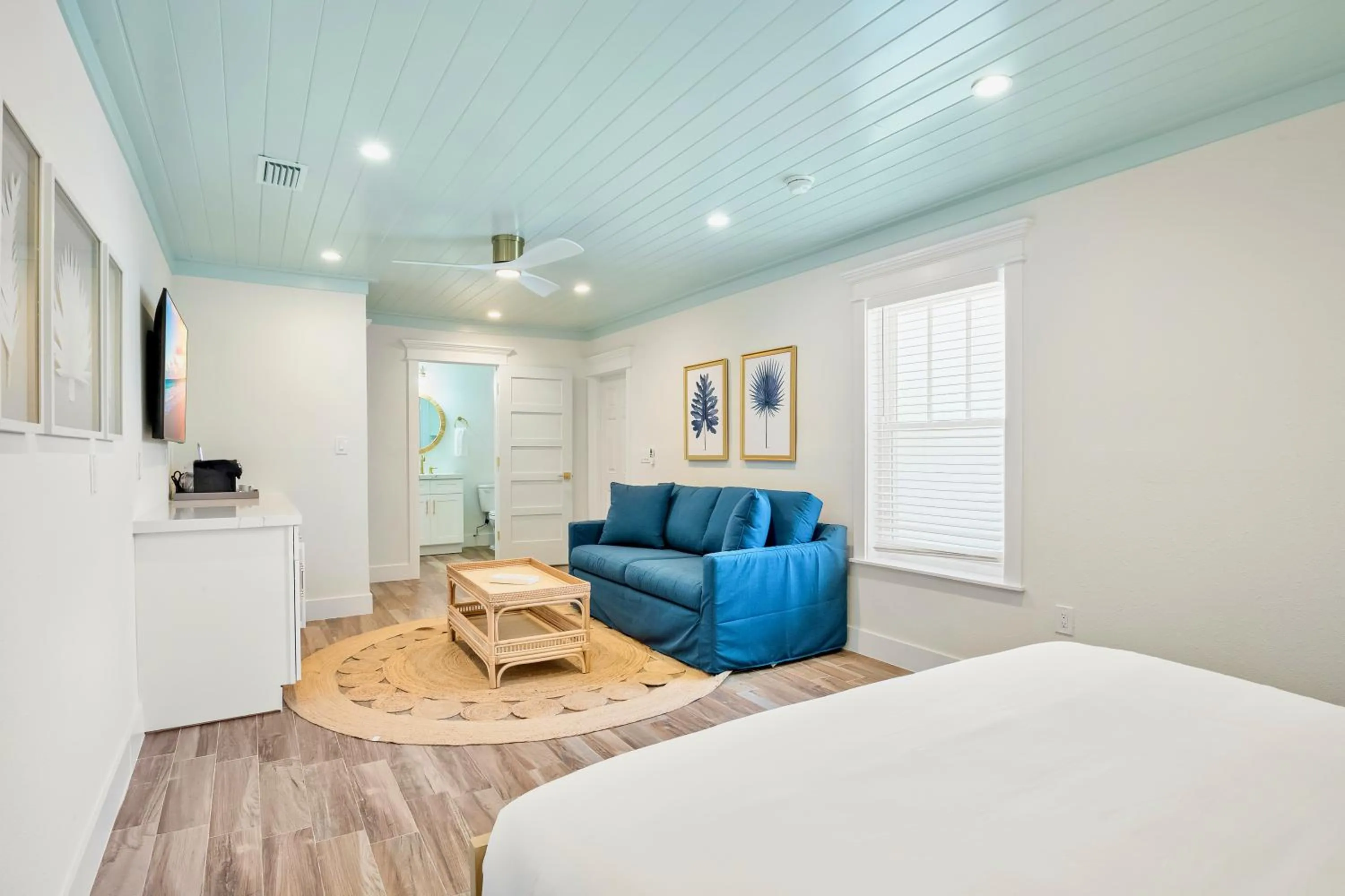 Bed in Tropical Breeze Resort