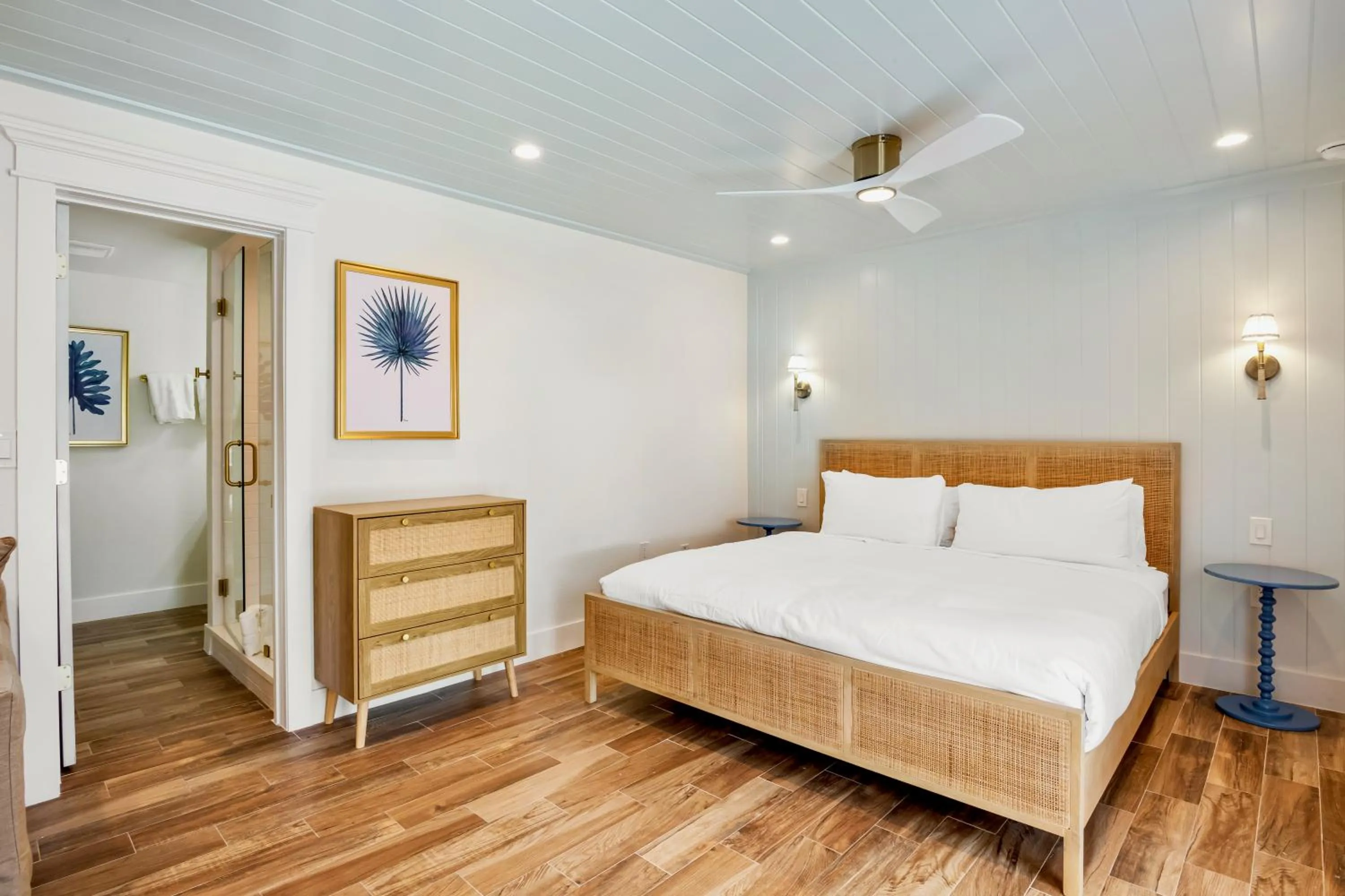 Bed in Tropical Breeze Resort