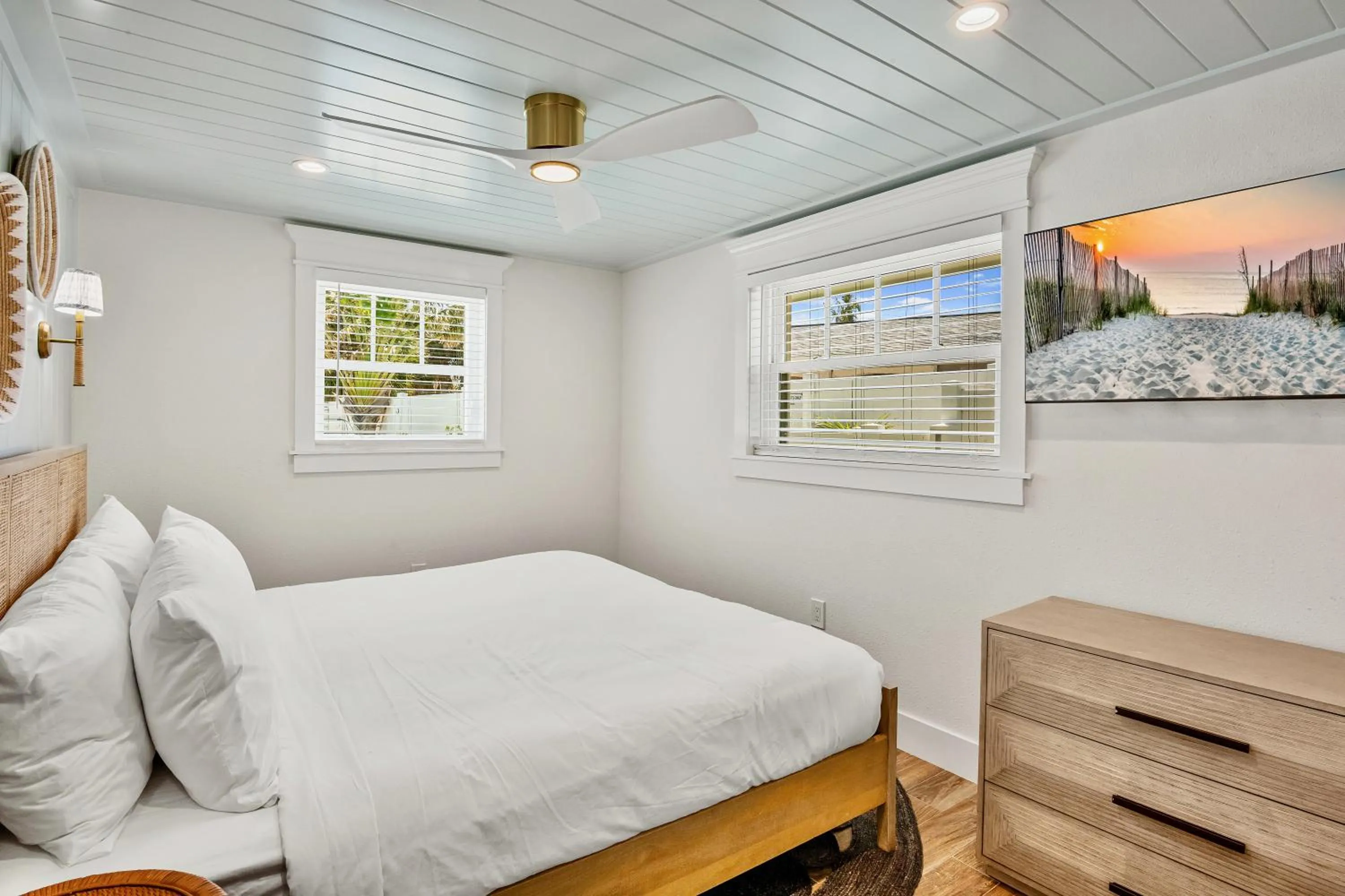 Bed in Tropical Breeze Resort