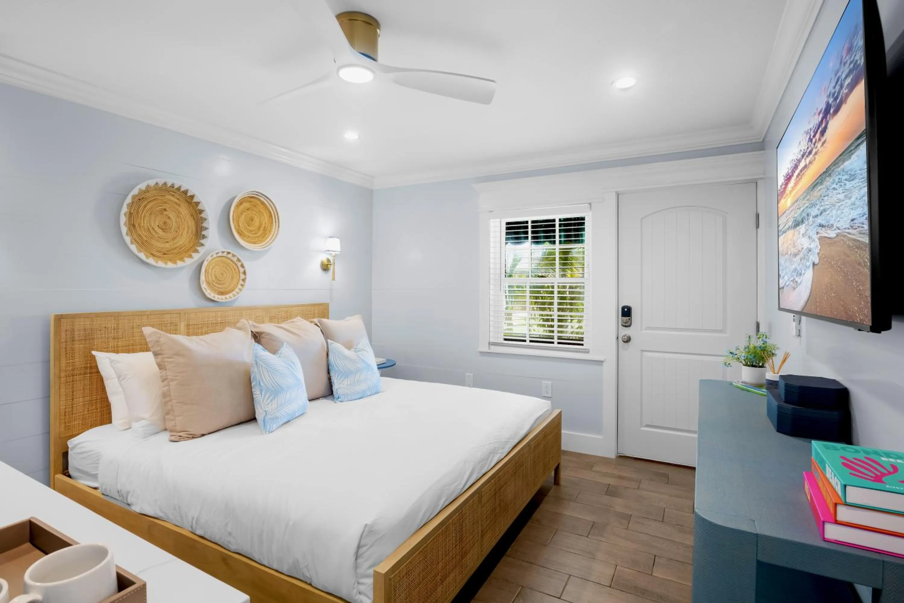 Bed in Tropical Breeze Resort