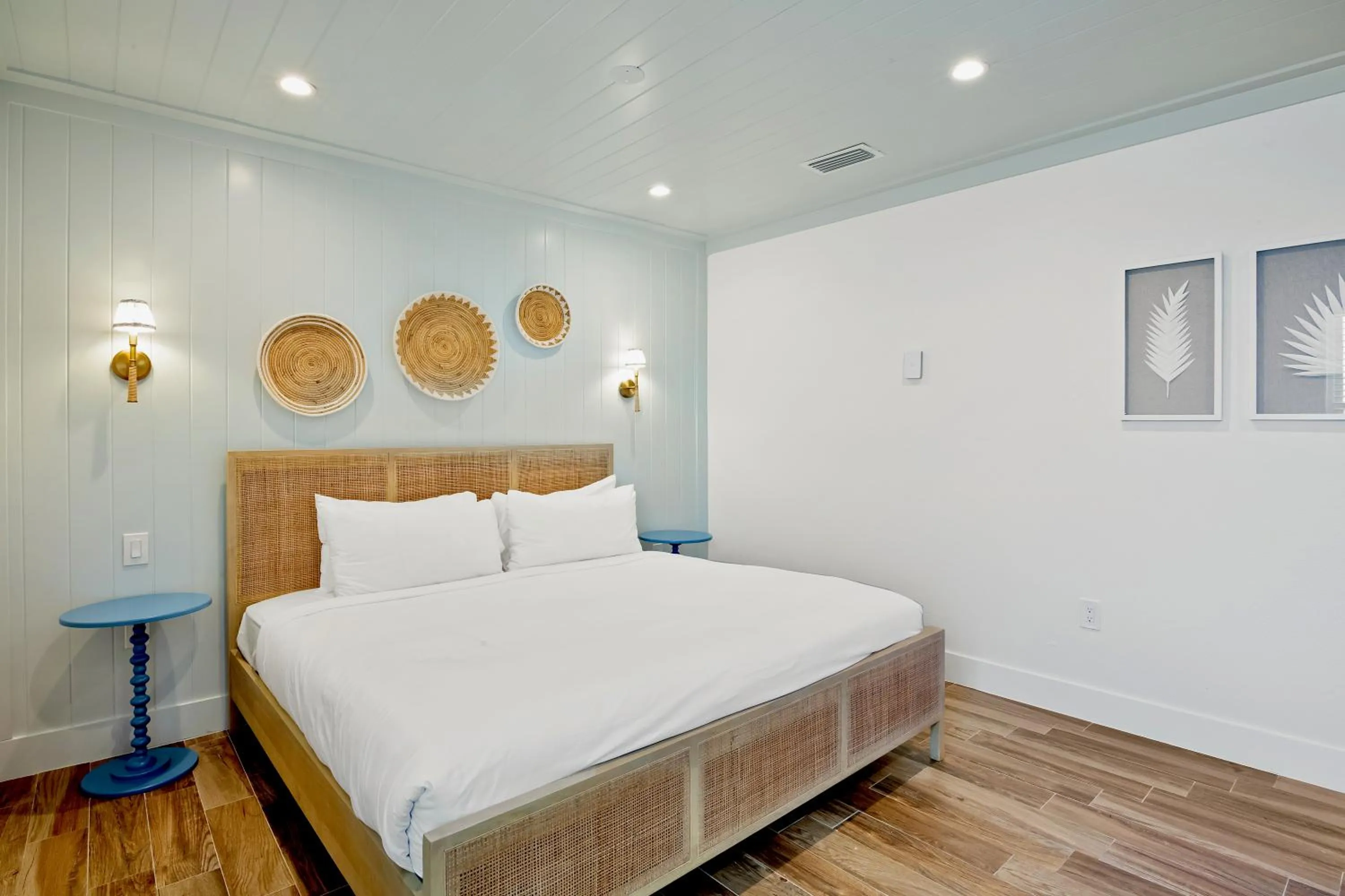 Bed in Tropical Breeze Resort