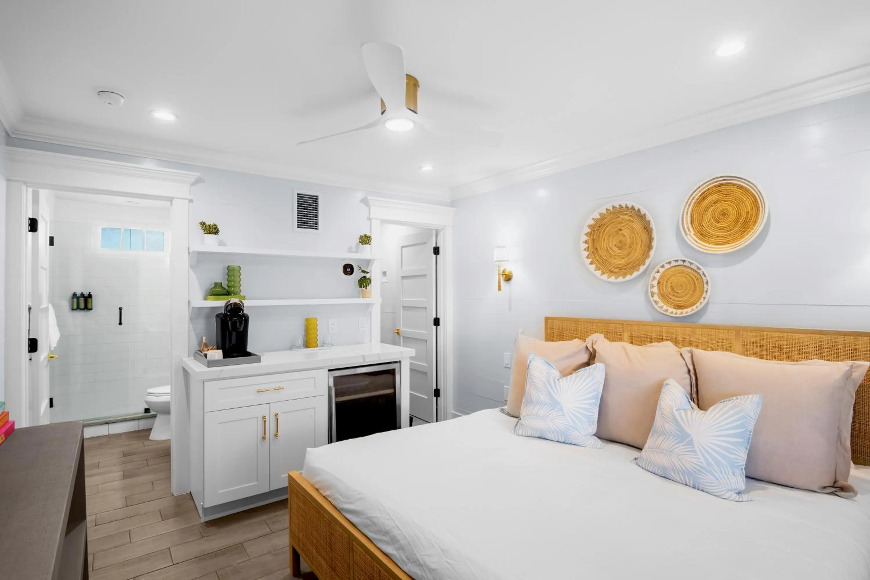 Photo of the whole room, Bed in Tropical Breeze Resort