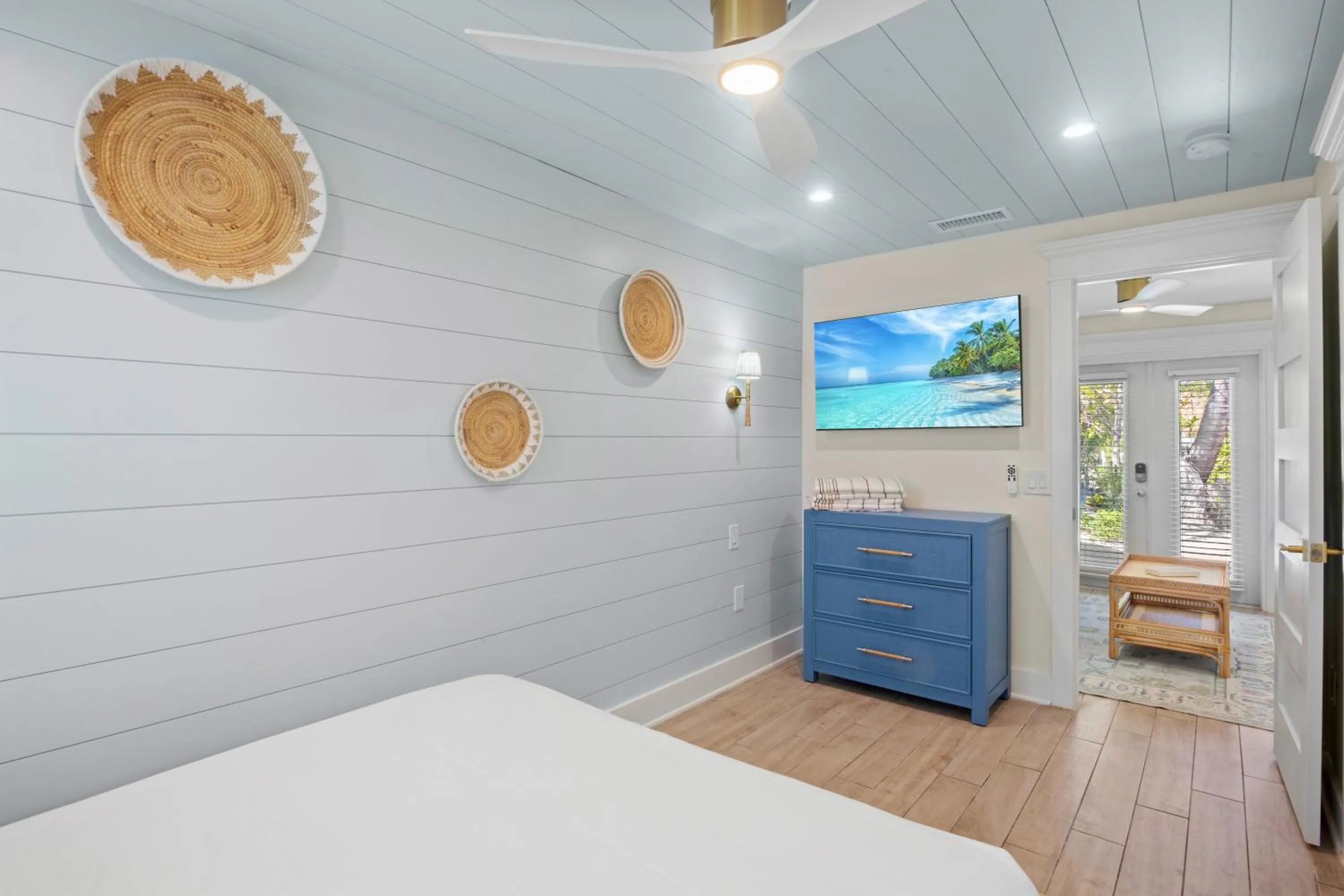 Bed in Tropical Breeze Resort