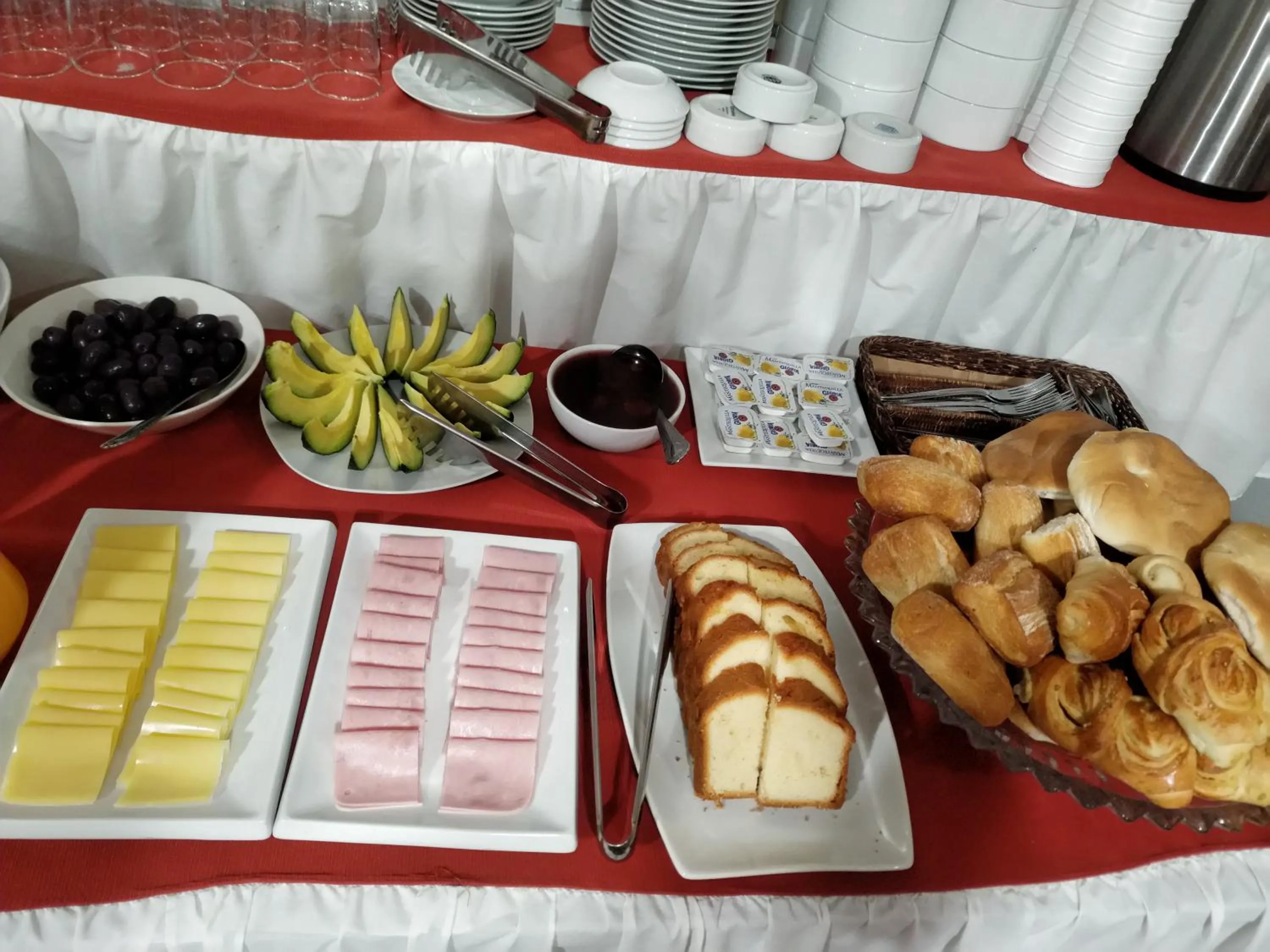 Buffet breakfast in Viandina Machupicchu