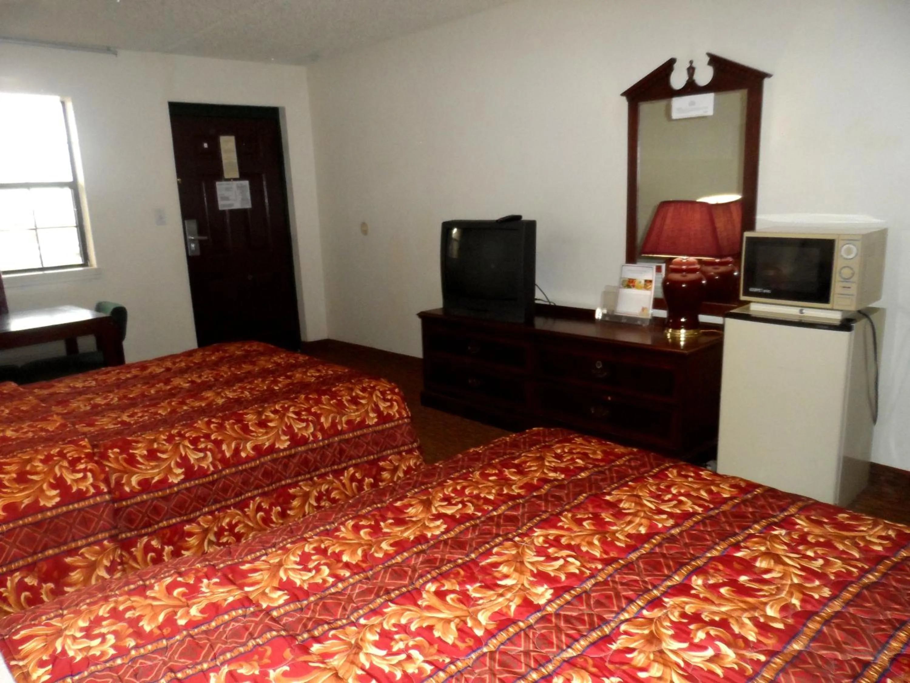 Photo of the whole room, Bed in Budgetel Inn Houston/Nasa