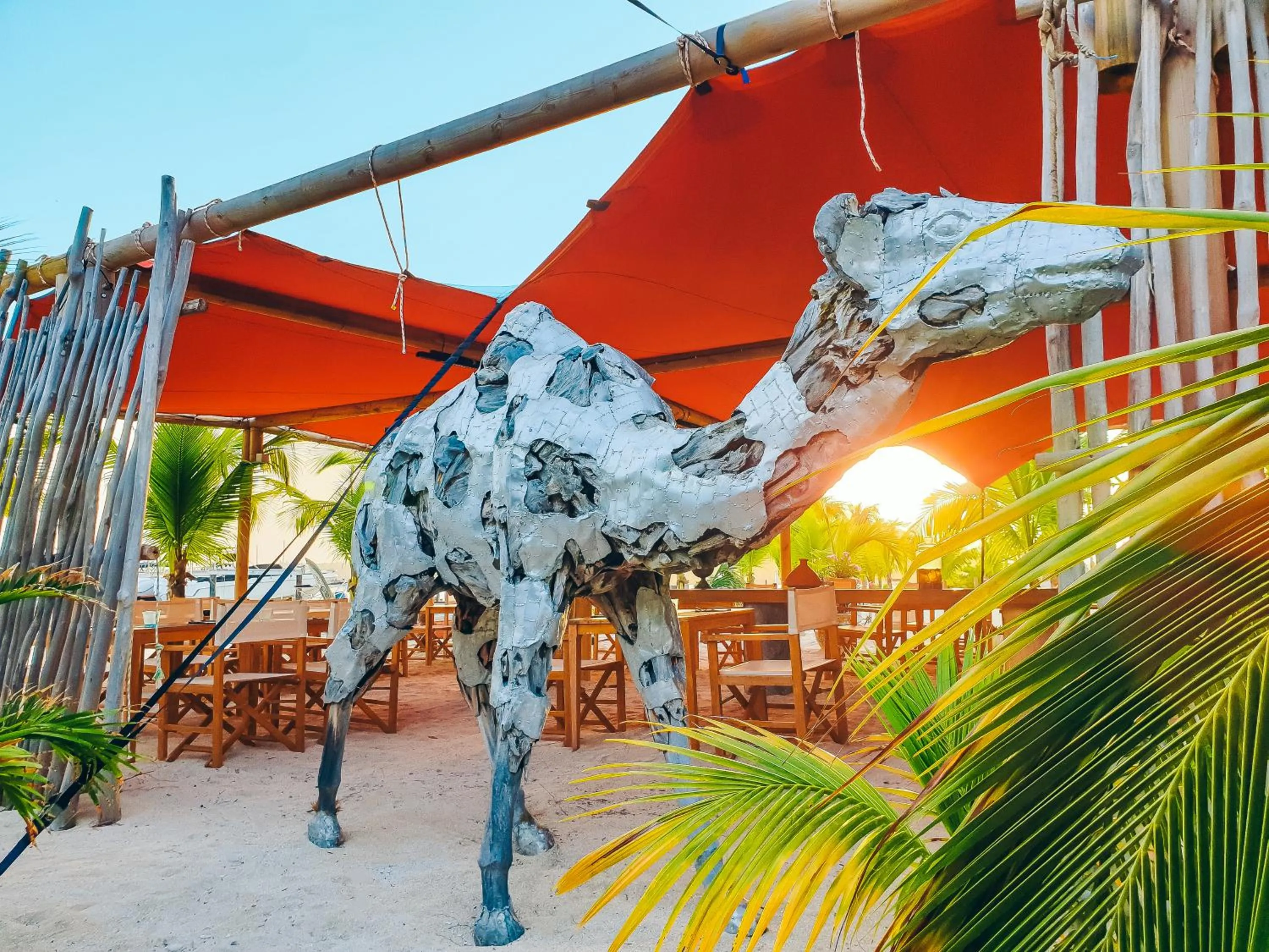 Restaurant/places to eat in Hommage Hotel & Residences