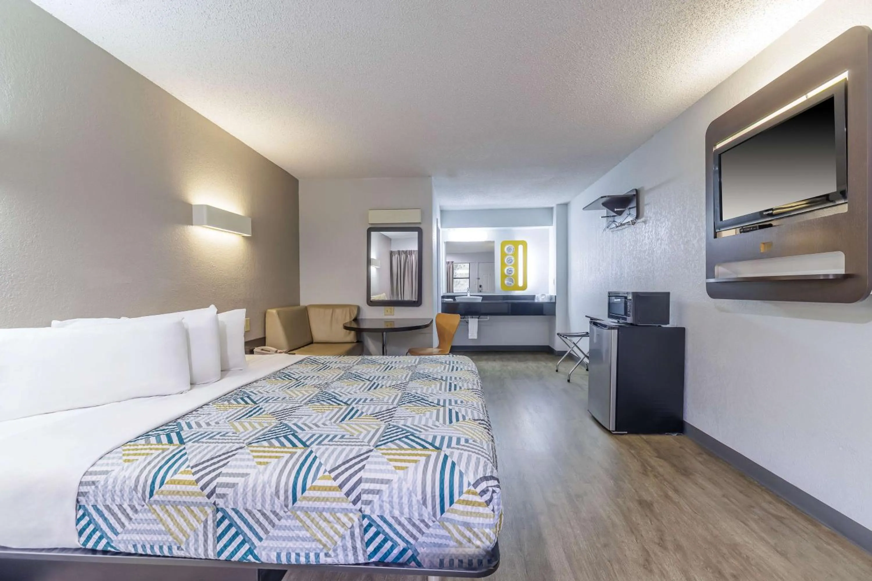 Bedroom, Bed in Motel 6 Boerne TX