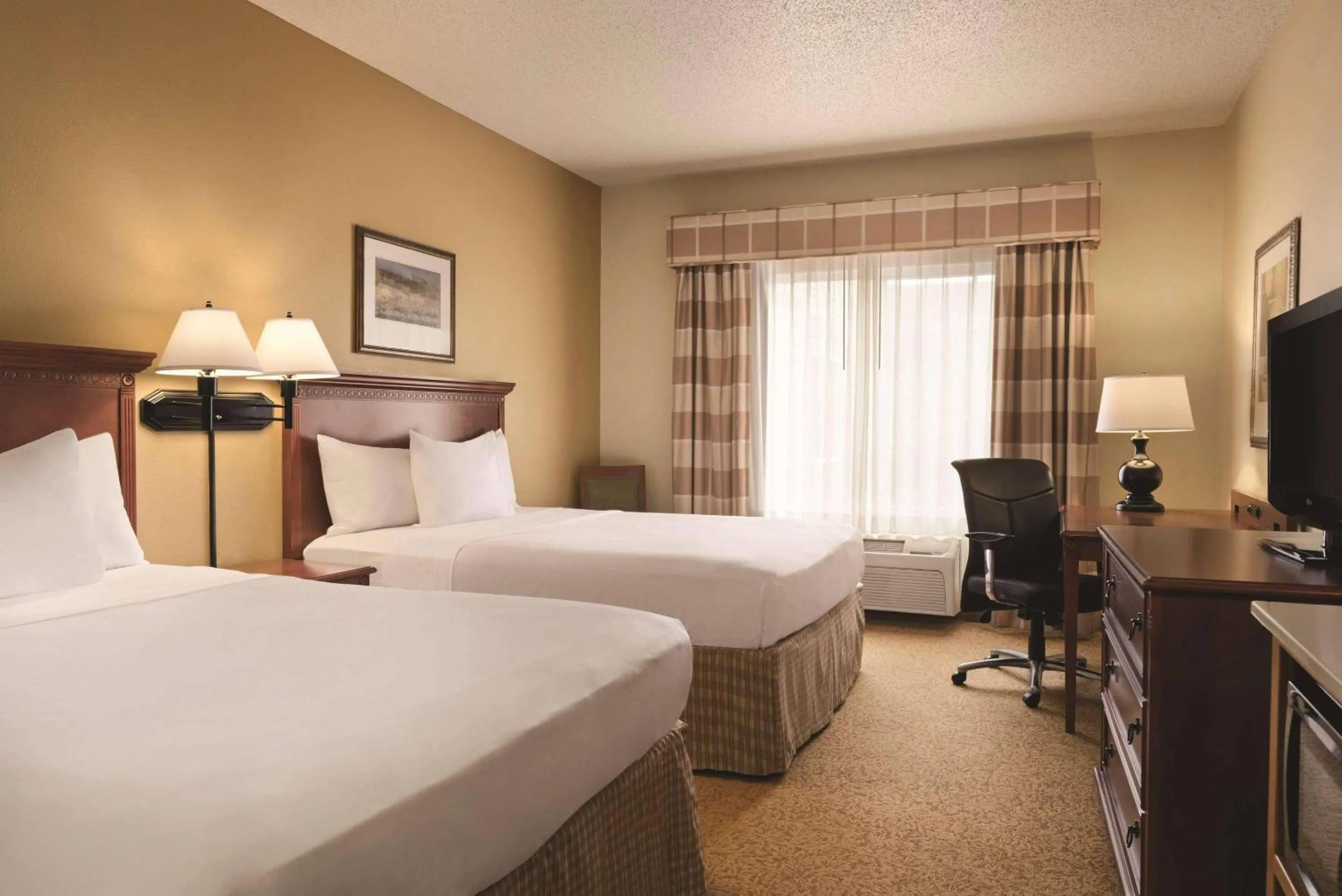 Bedroom in Country Inn & Suites by Radisson, Mankato Hotel and Conference Center, MN