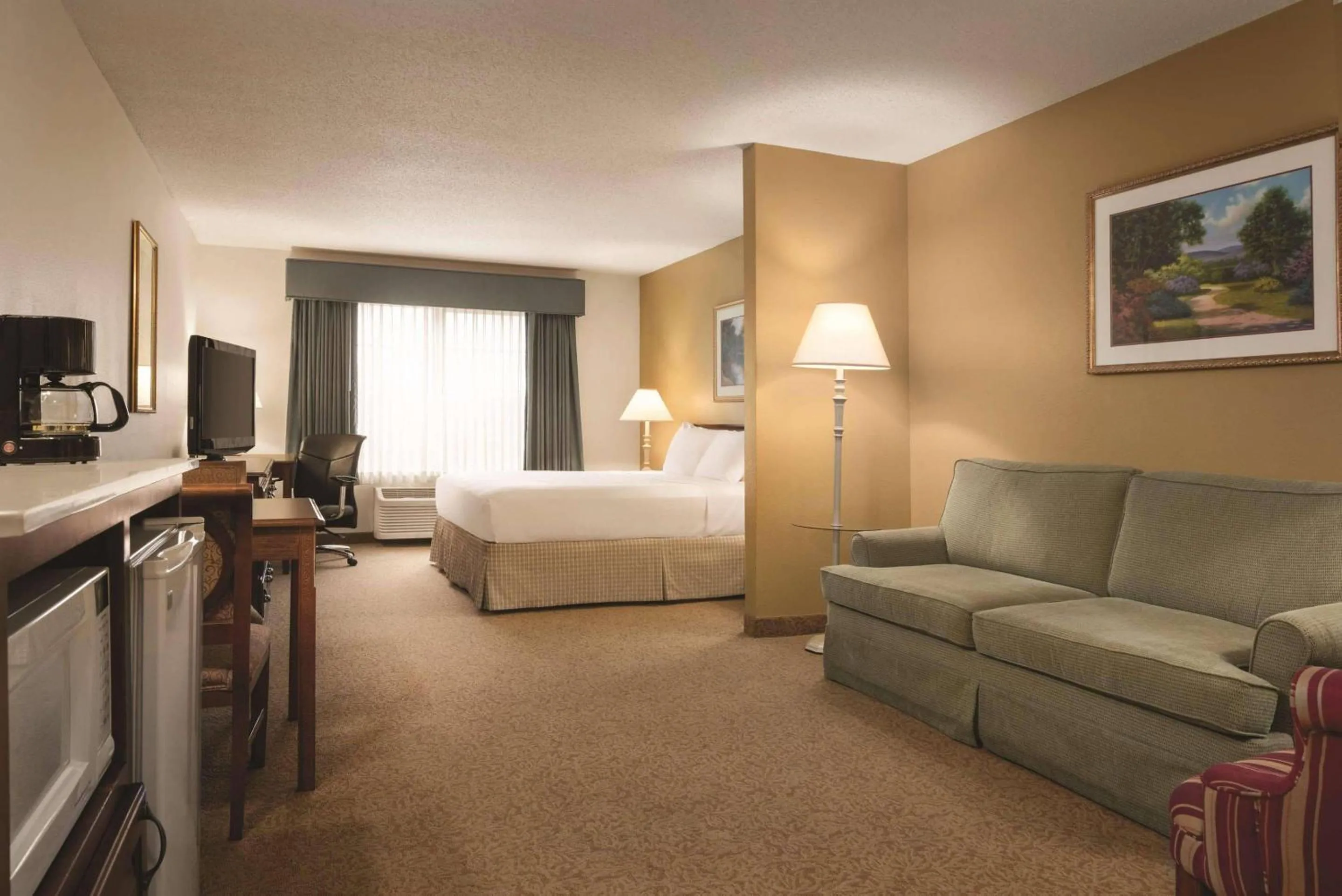Bedroom in Country Inn & Suites by Radisson, Mankato Hotel and Conference Center, MN