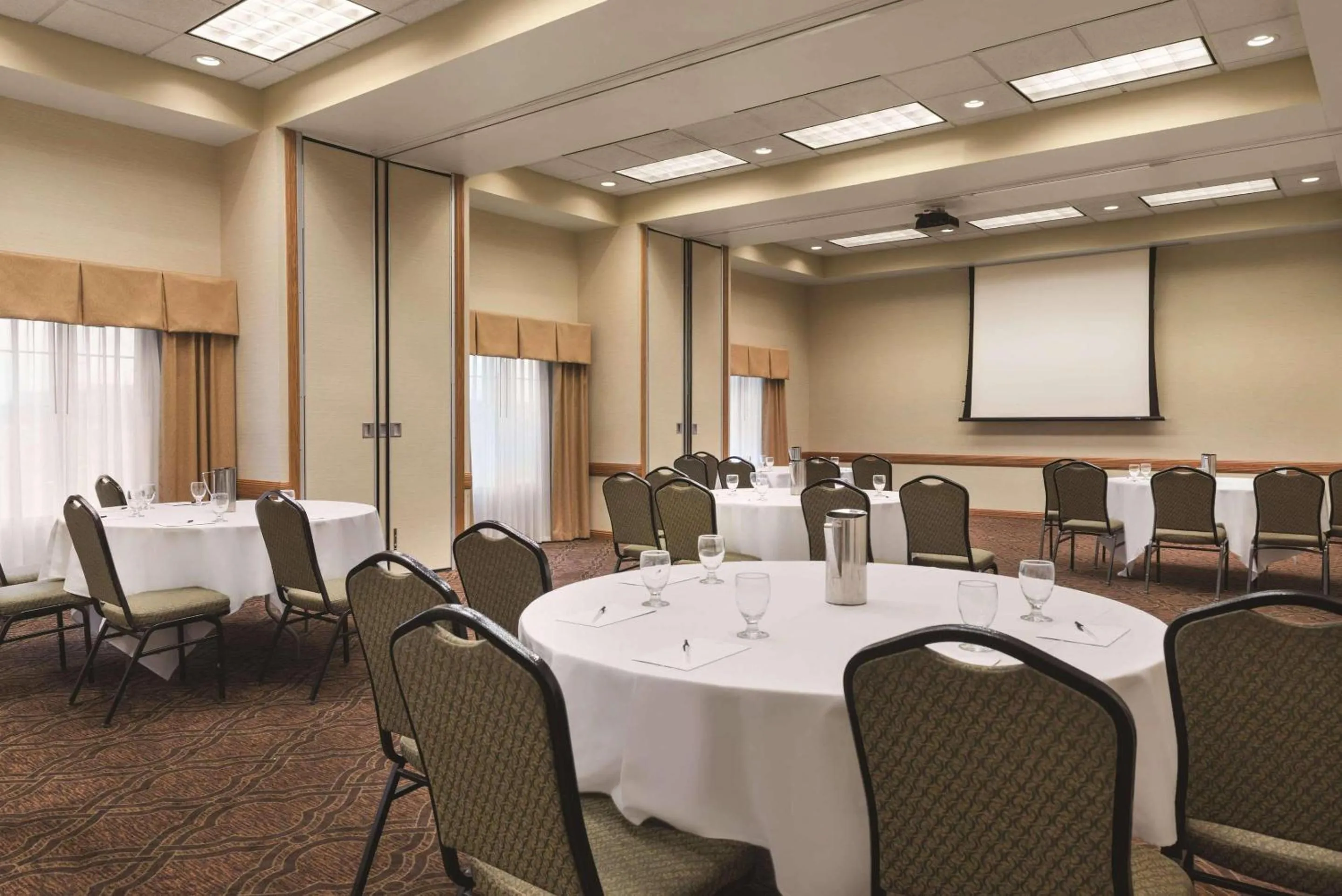Meeting/conference room in Country Inn & Suites by Radisson, Mankato Hotel and Conference Center, MN