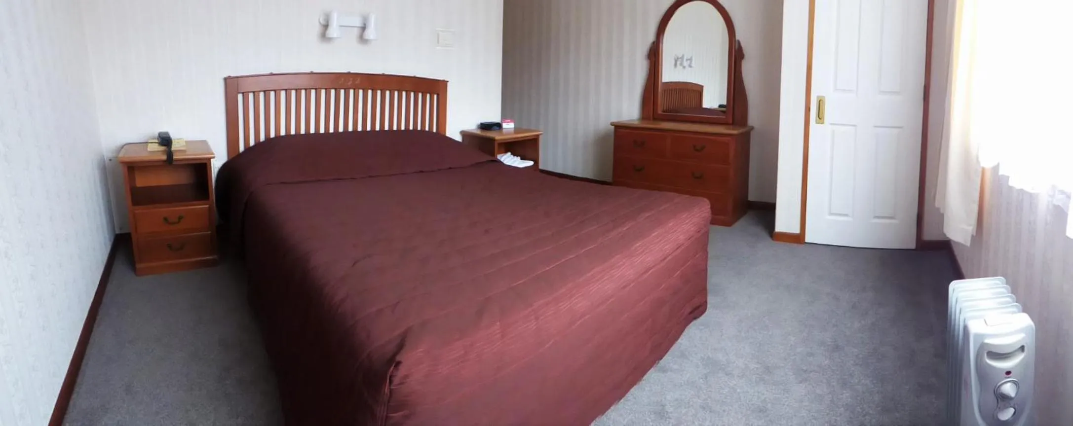 Bed in The Esplanade Motel & Conference Centre