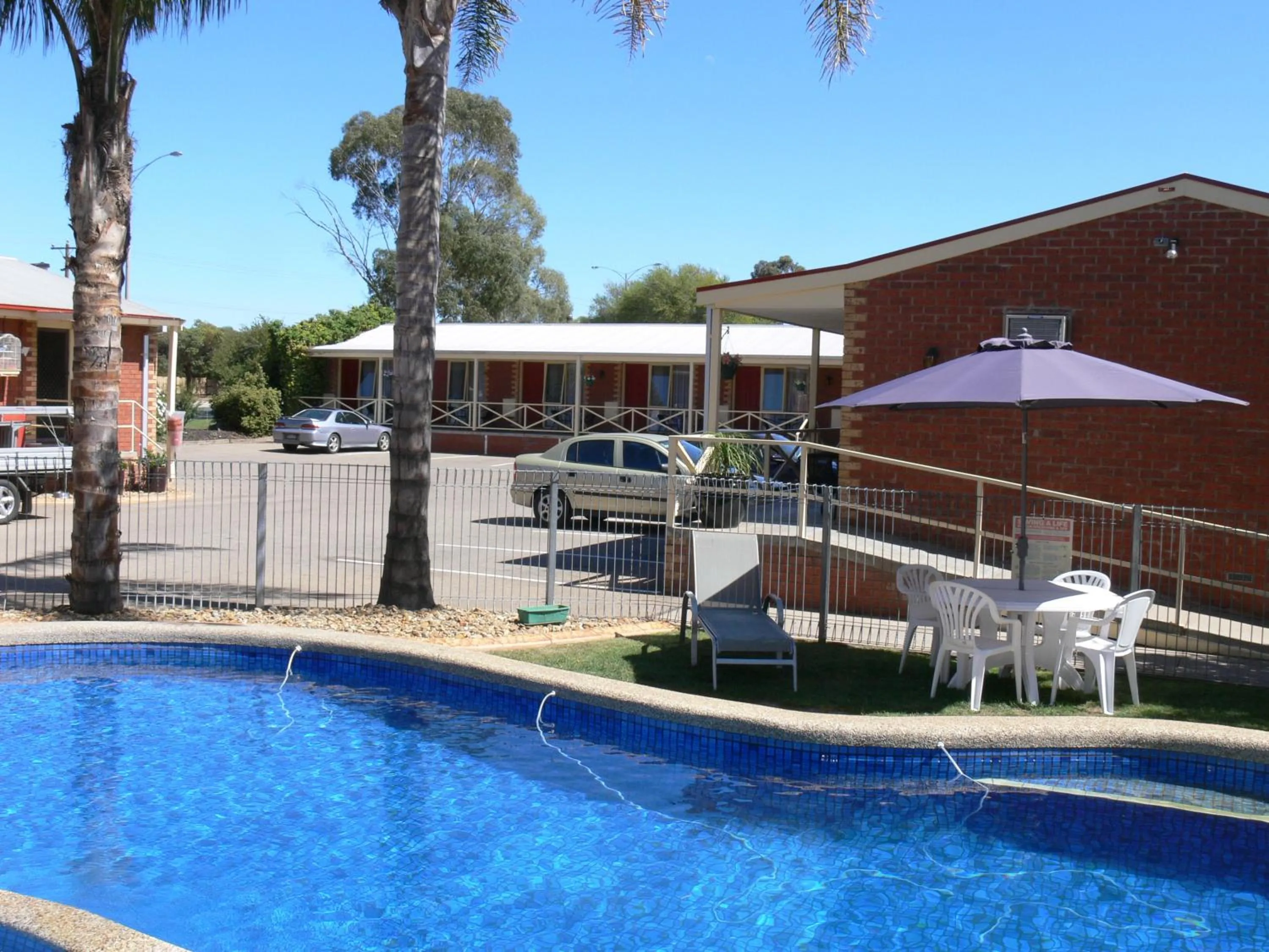 Swimming pool in Old Coach Motor Inn Echuca