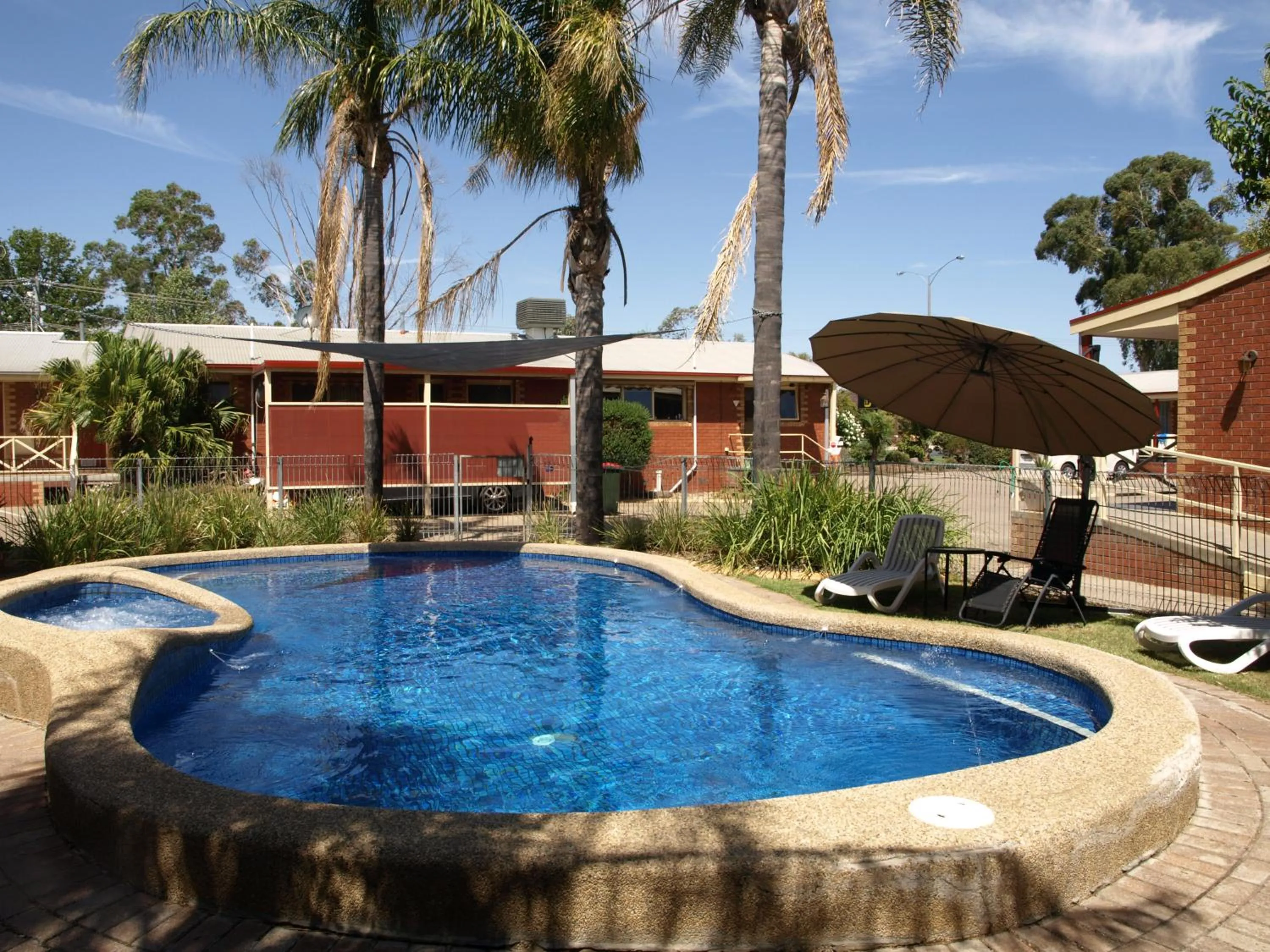 Swimming pool in Old Coach Motor Inn Echuca