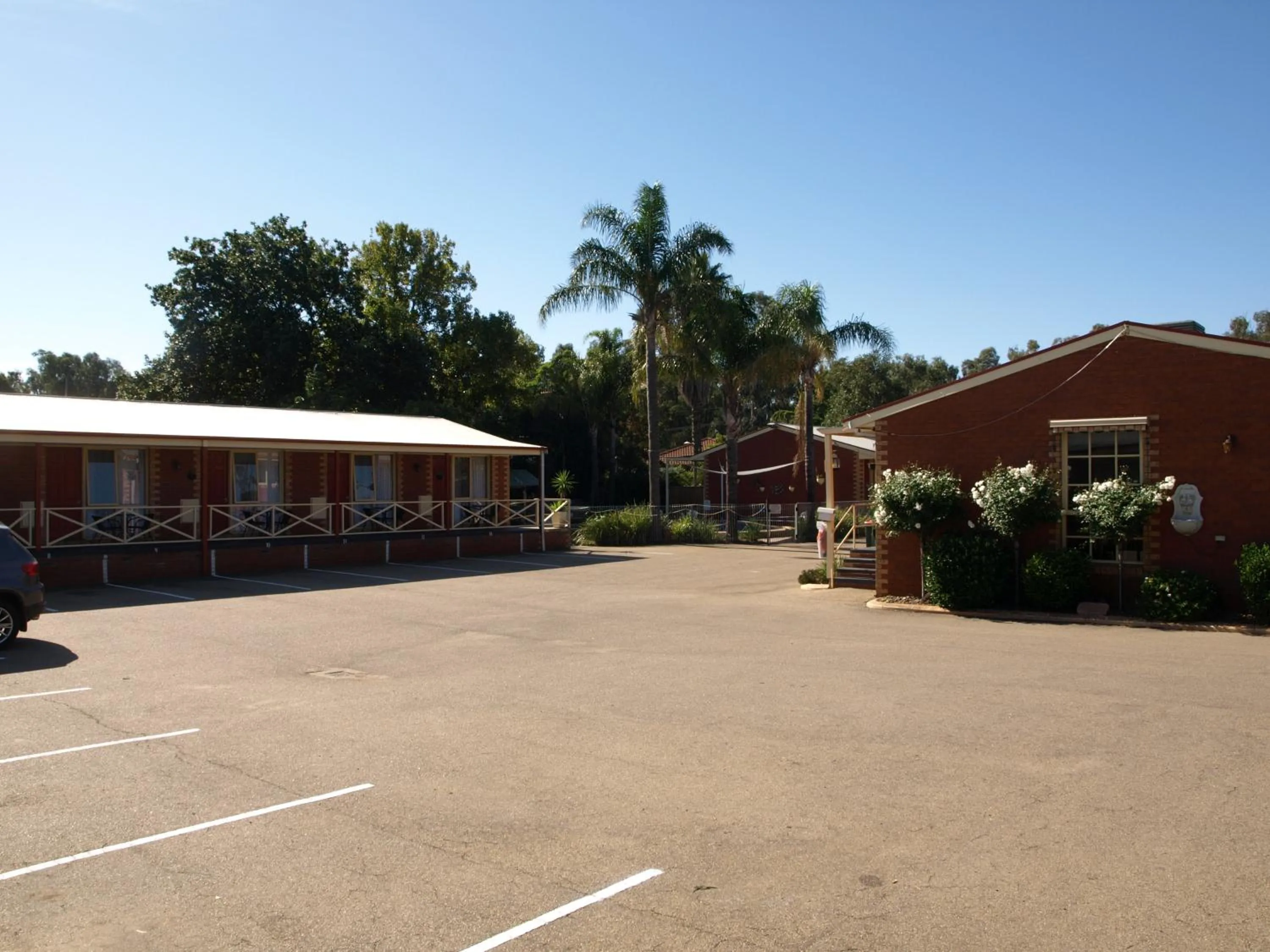 Property building in Old Coach Motor Inn Echuca