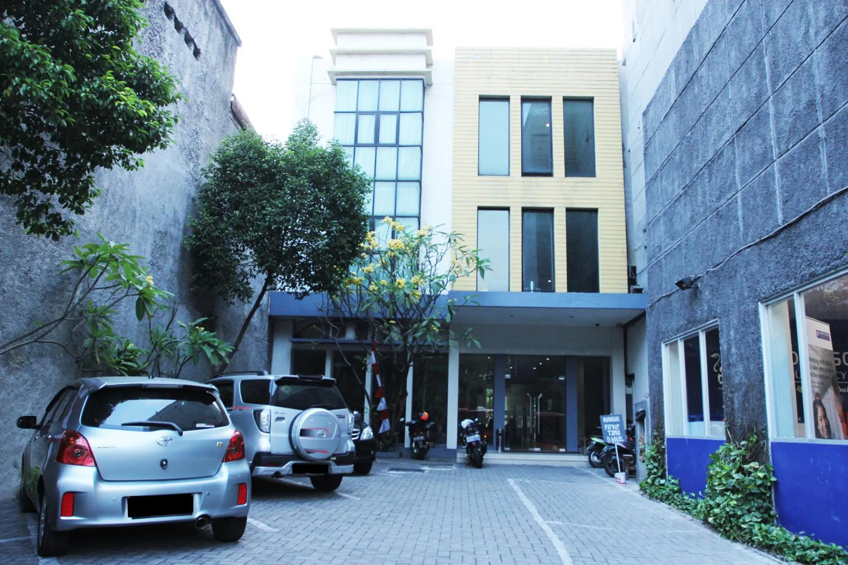 Facade/entrance in N Hotel Harmoni Jakarta