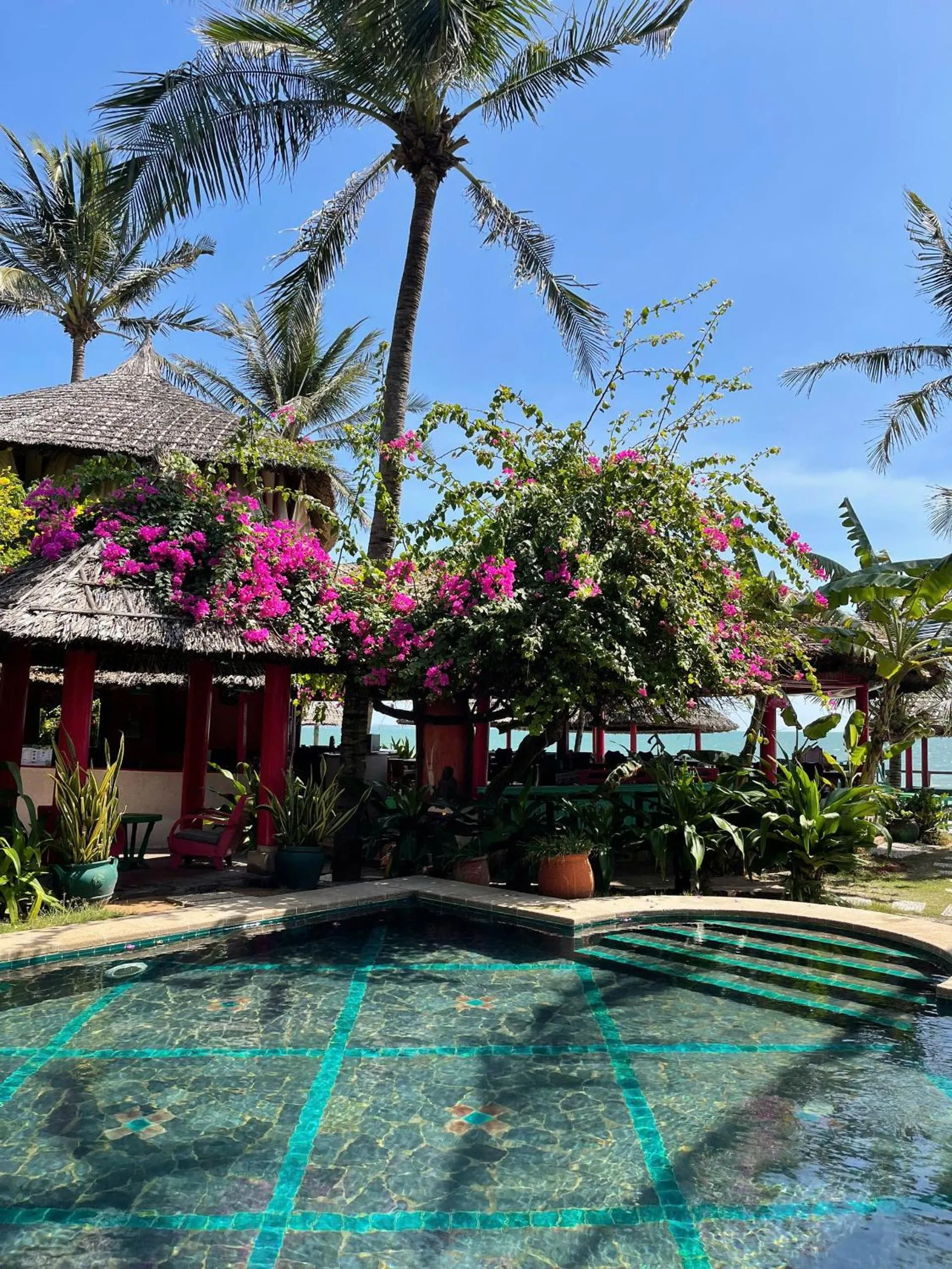 Restaurant/places to eat in Full Moon Beach Resort