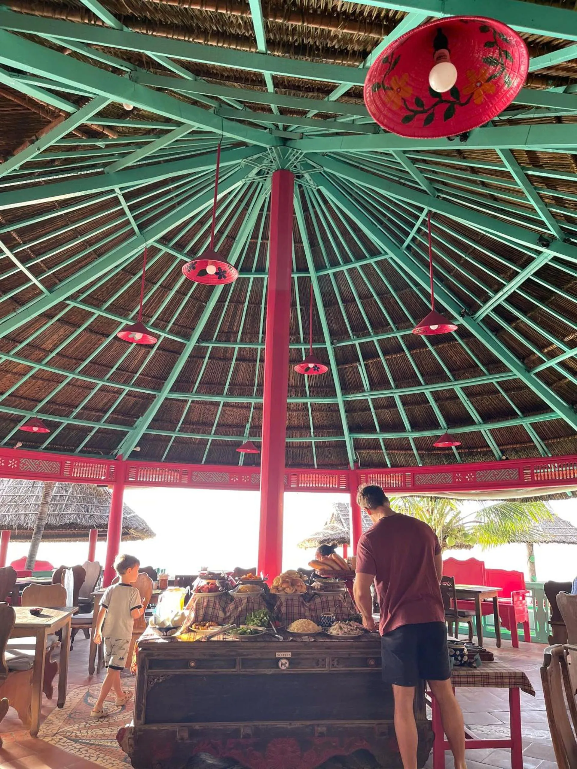 Restaurant/places to eat in Full Moon Beach Resort