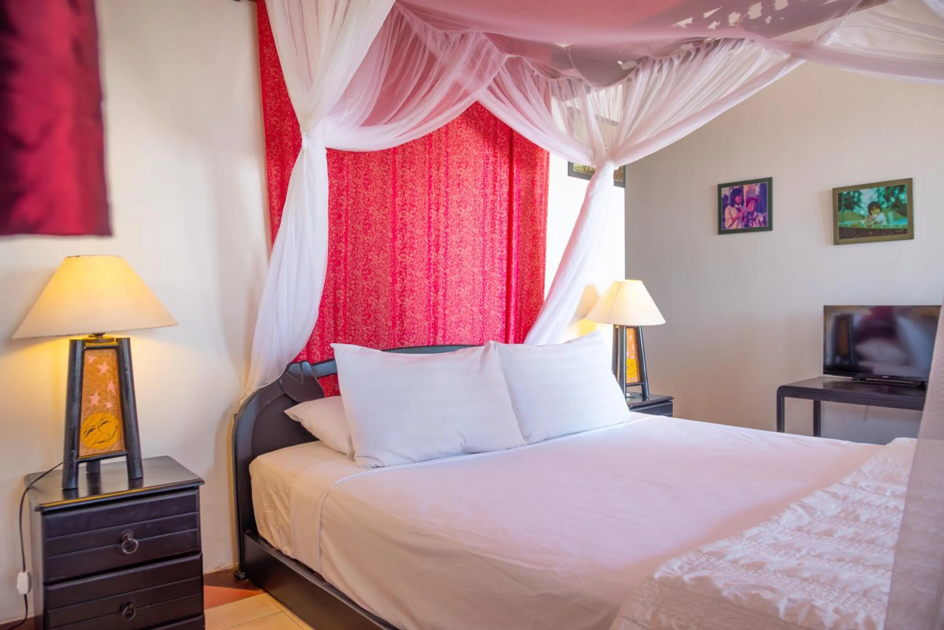 Property building, Bed in Full Moon Beach Resort