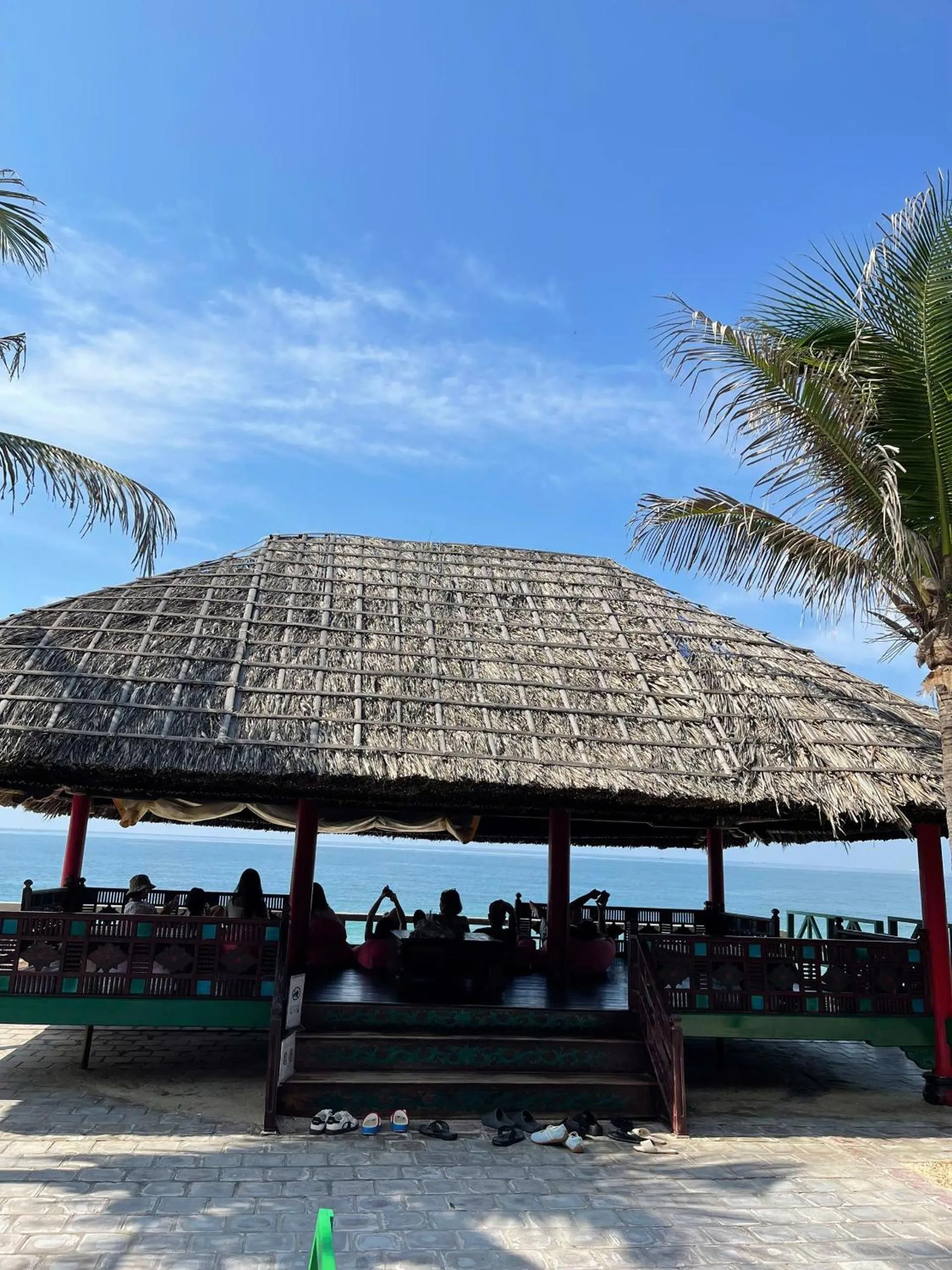 Restaurant/places to eat in Full Moon Beach Resort