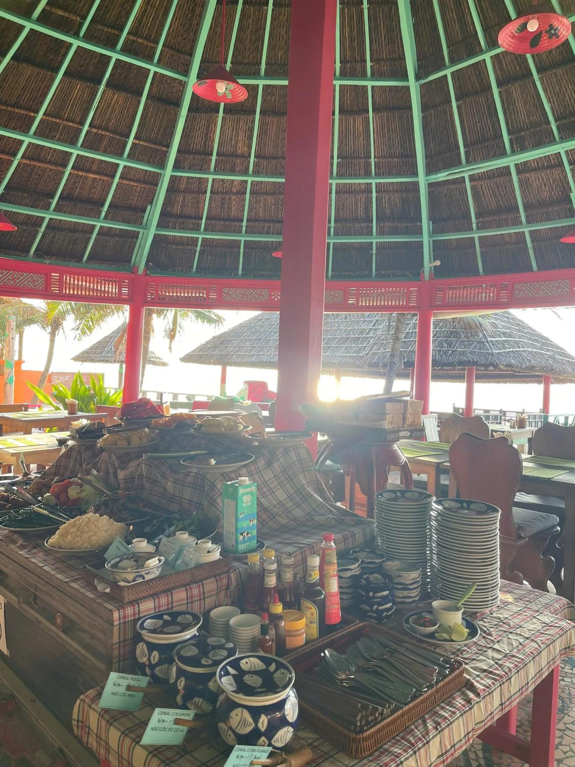 Restaurant/places to eat in Full Moon Beach Resort