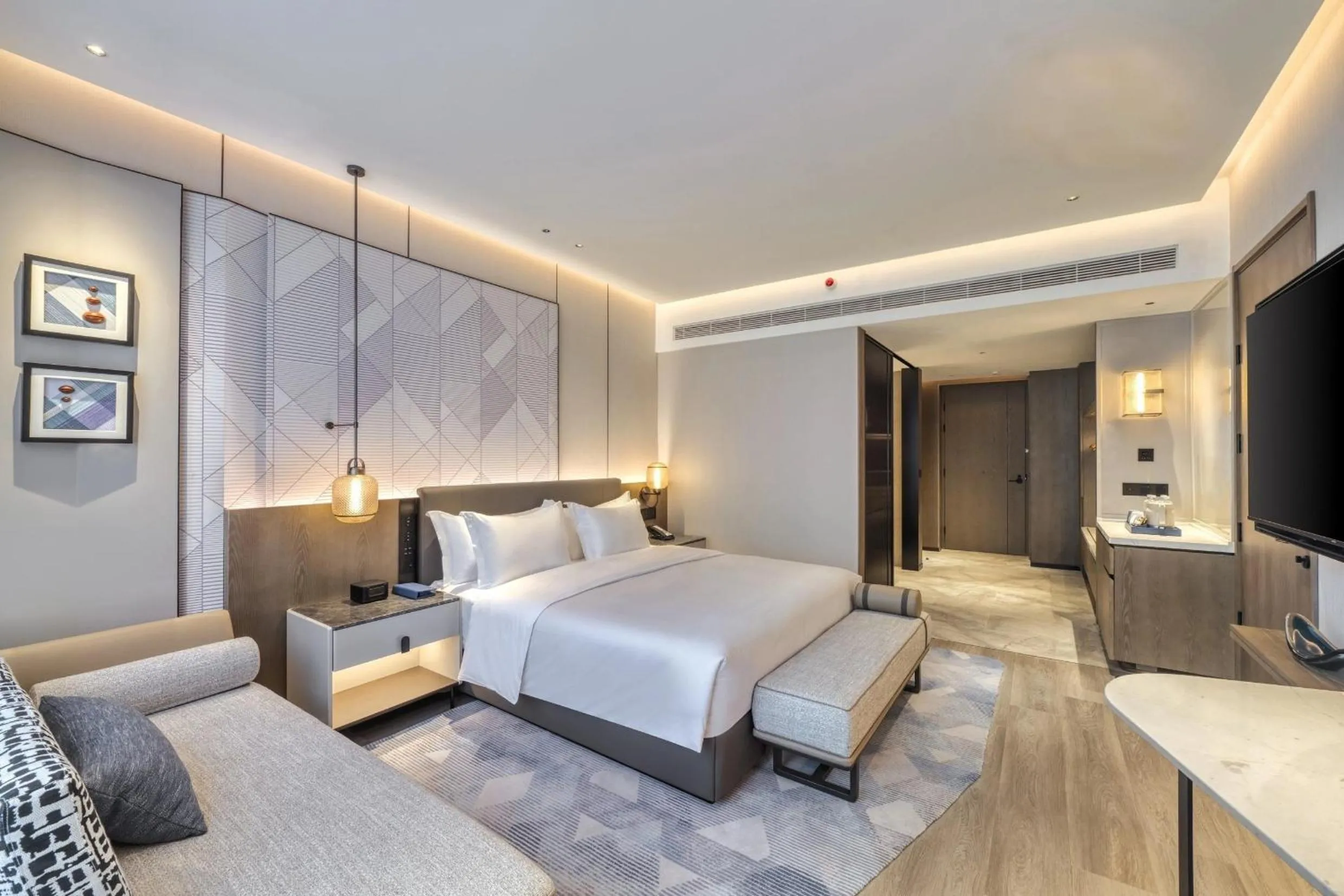 Photo of the whole room, Bed in Crowne Plaza Rugao