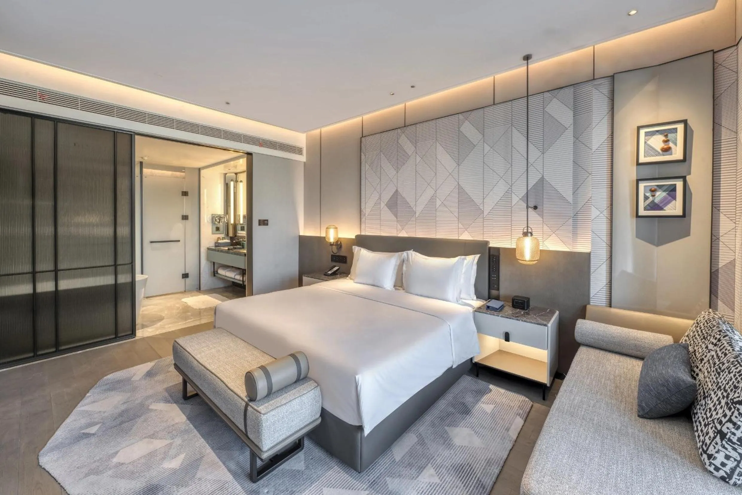 Photo of the whole room, Bed in Crowne Plaza Rugao