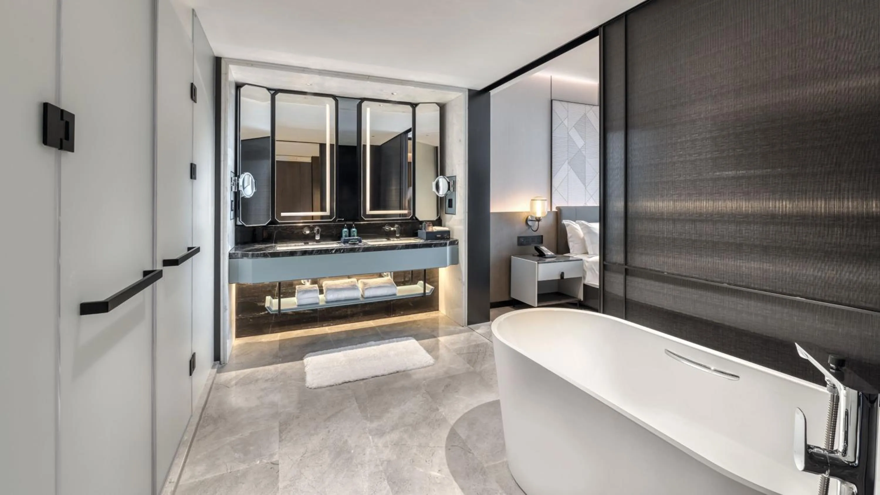 Photo of the whole room, Bed in Crowne Plaza Rugao