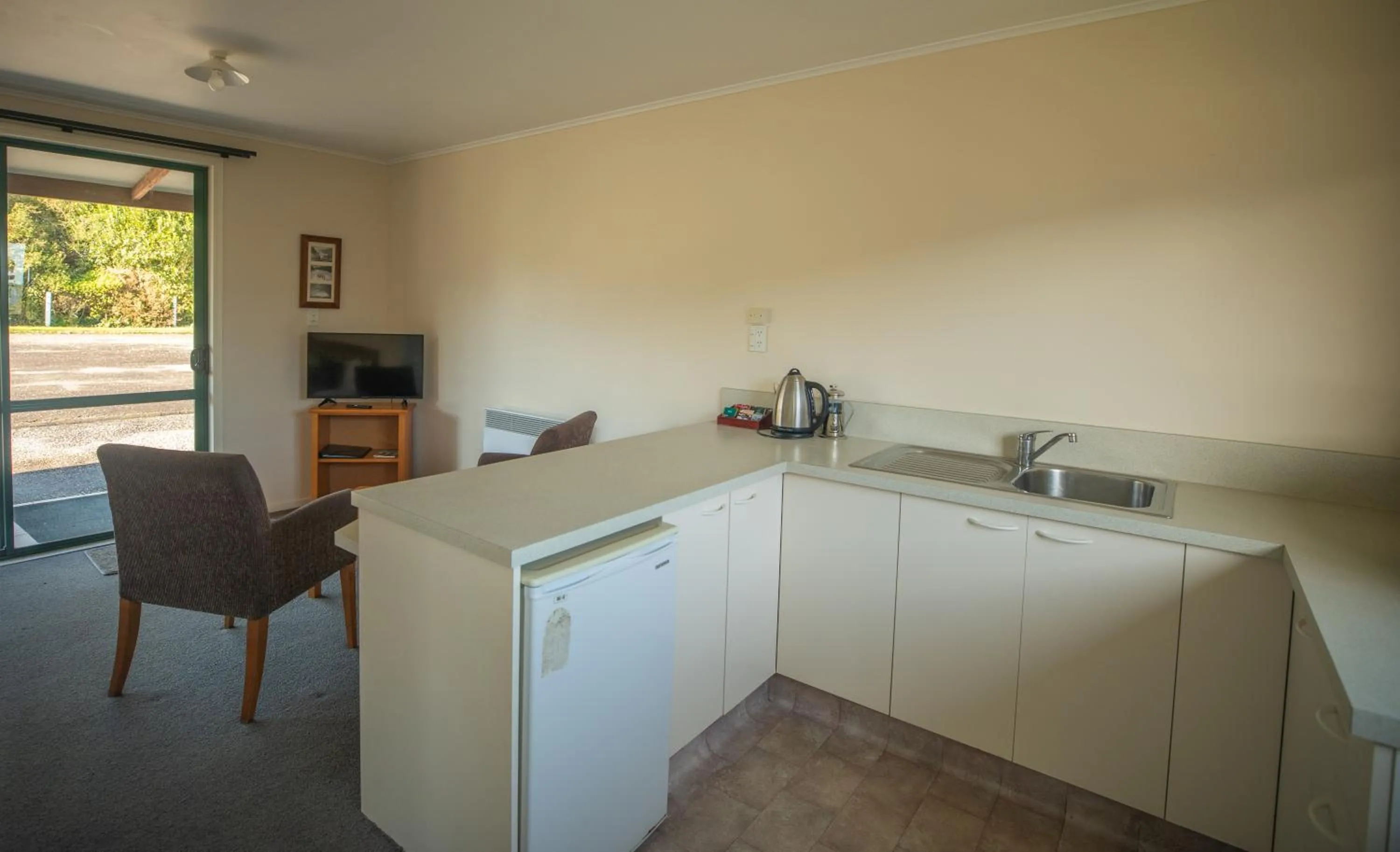 kitchen in Rainforest Motel
