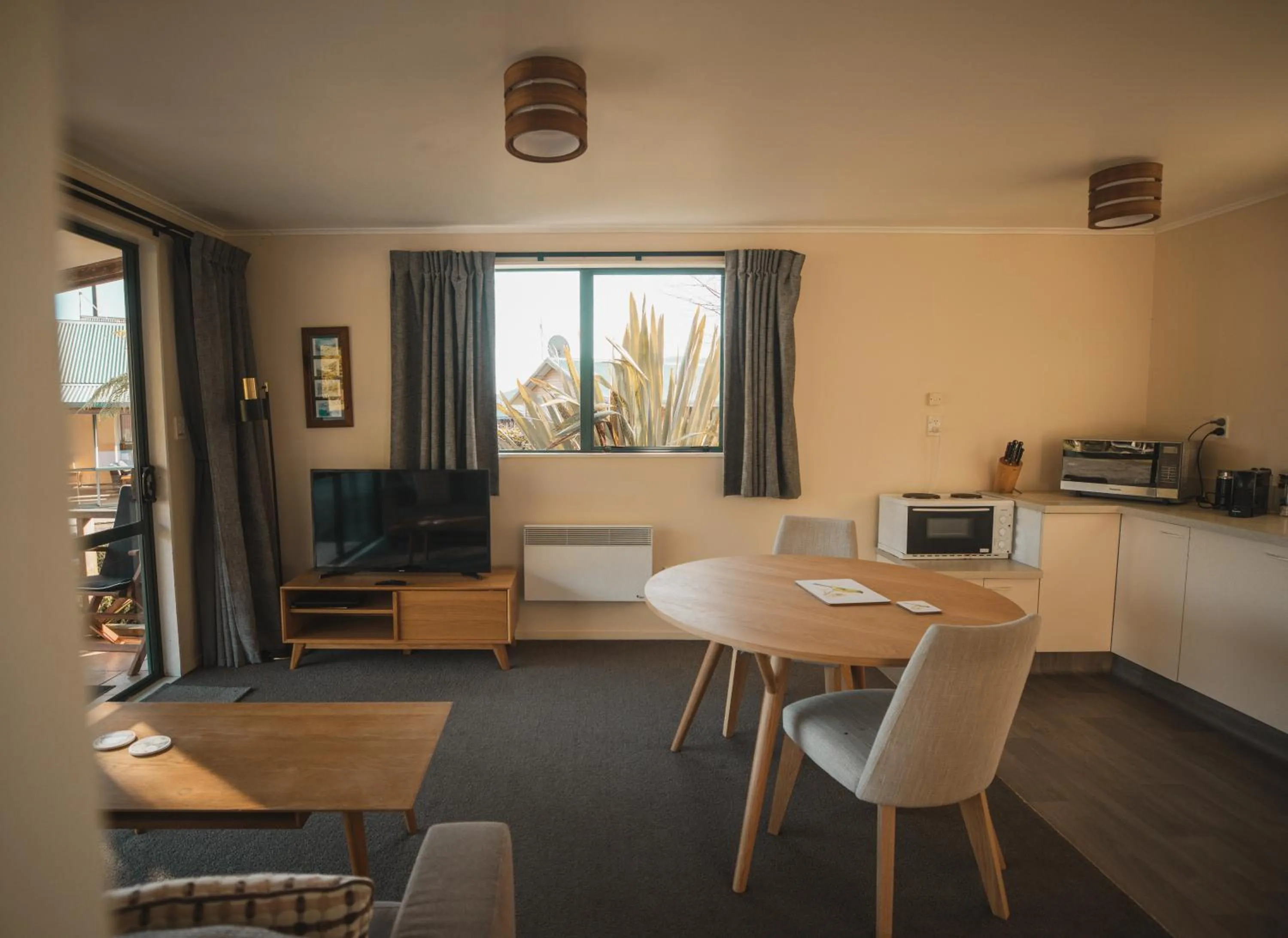Seating area in Rainforest Motel