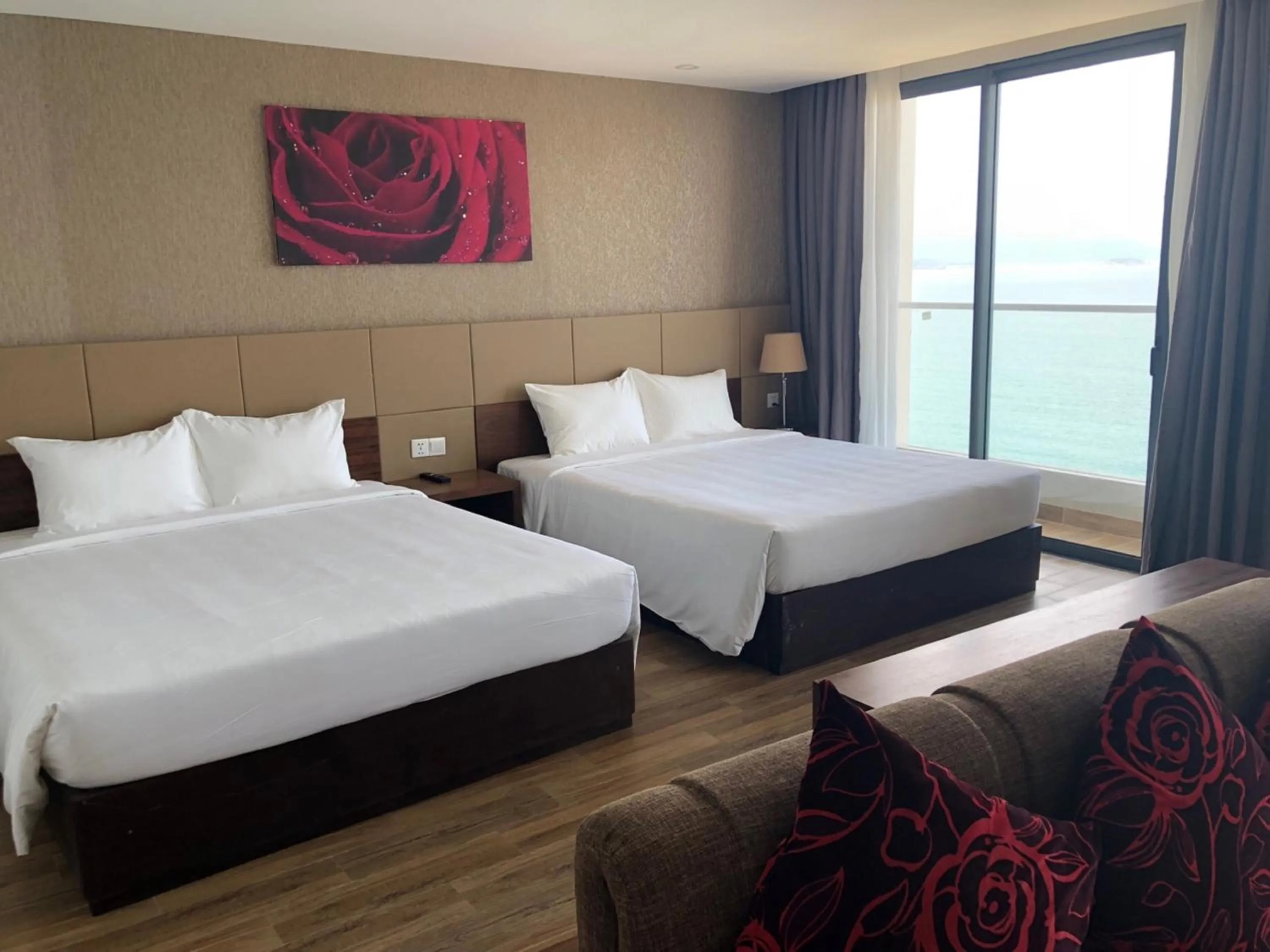 Photo of the whole room, Bed in Sea Pearl Hotel