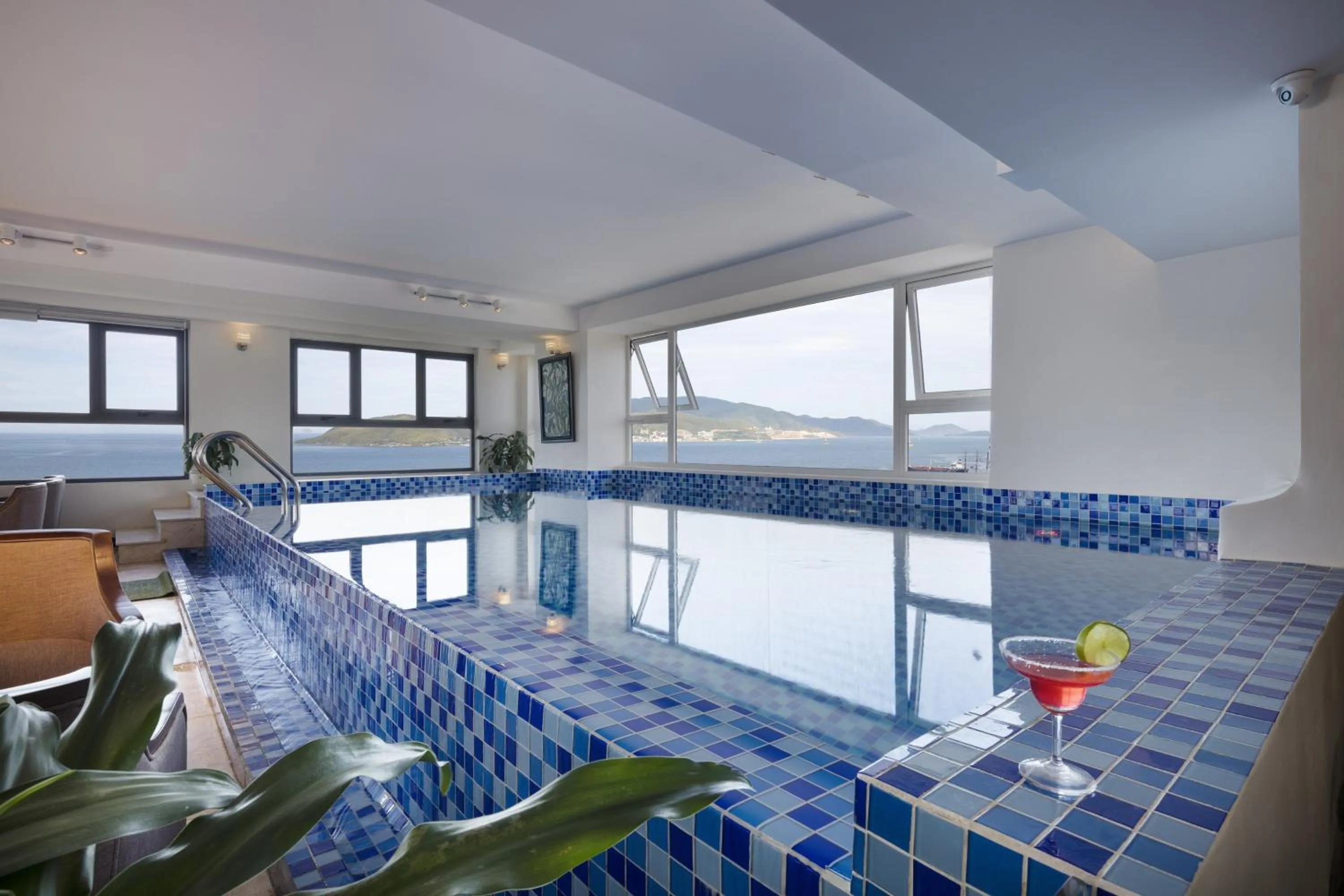 Swimming pool in Sea Pearl Hotel