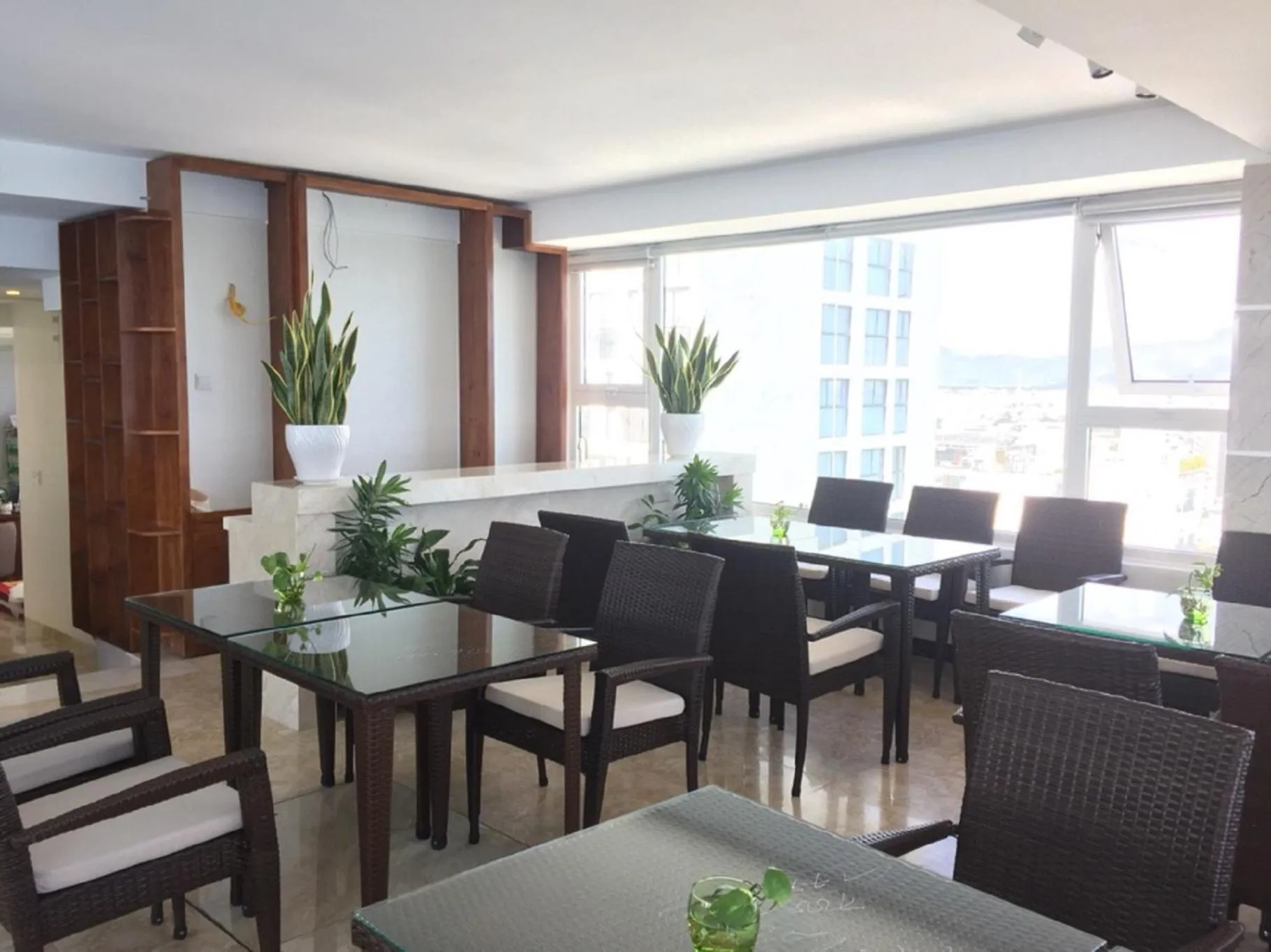 Restaurant/places to eat in Sea Pearl Hotel
