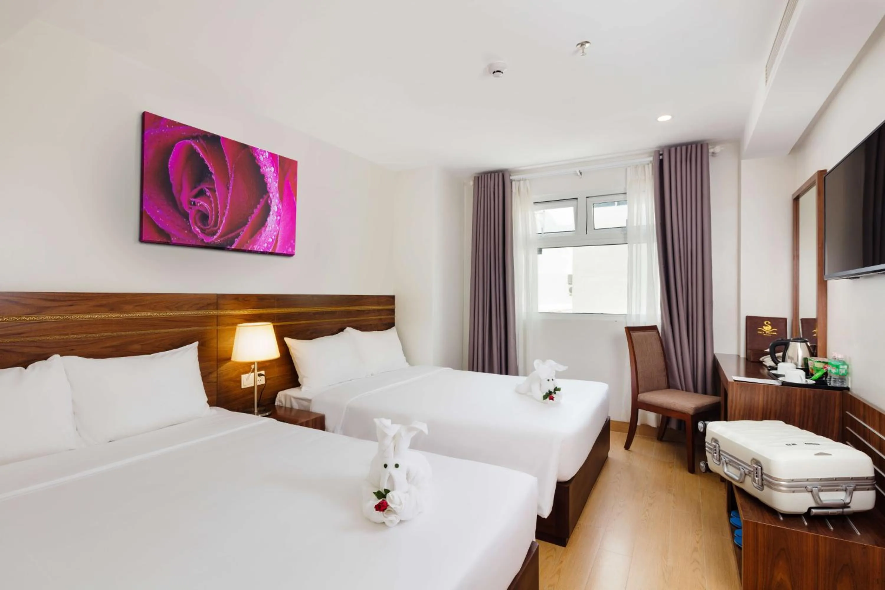 Bed in Sea Pearl Hotel