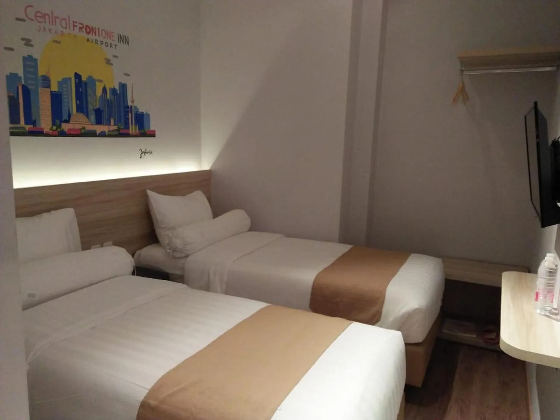 Bed in Central Front One Inn Jakarta Airport