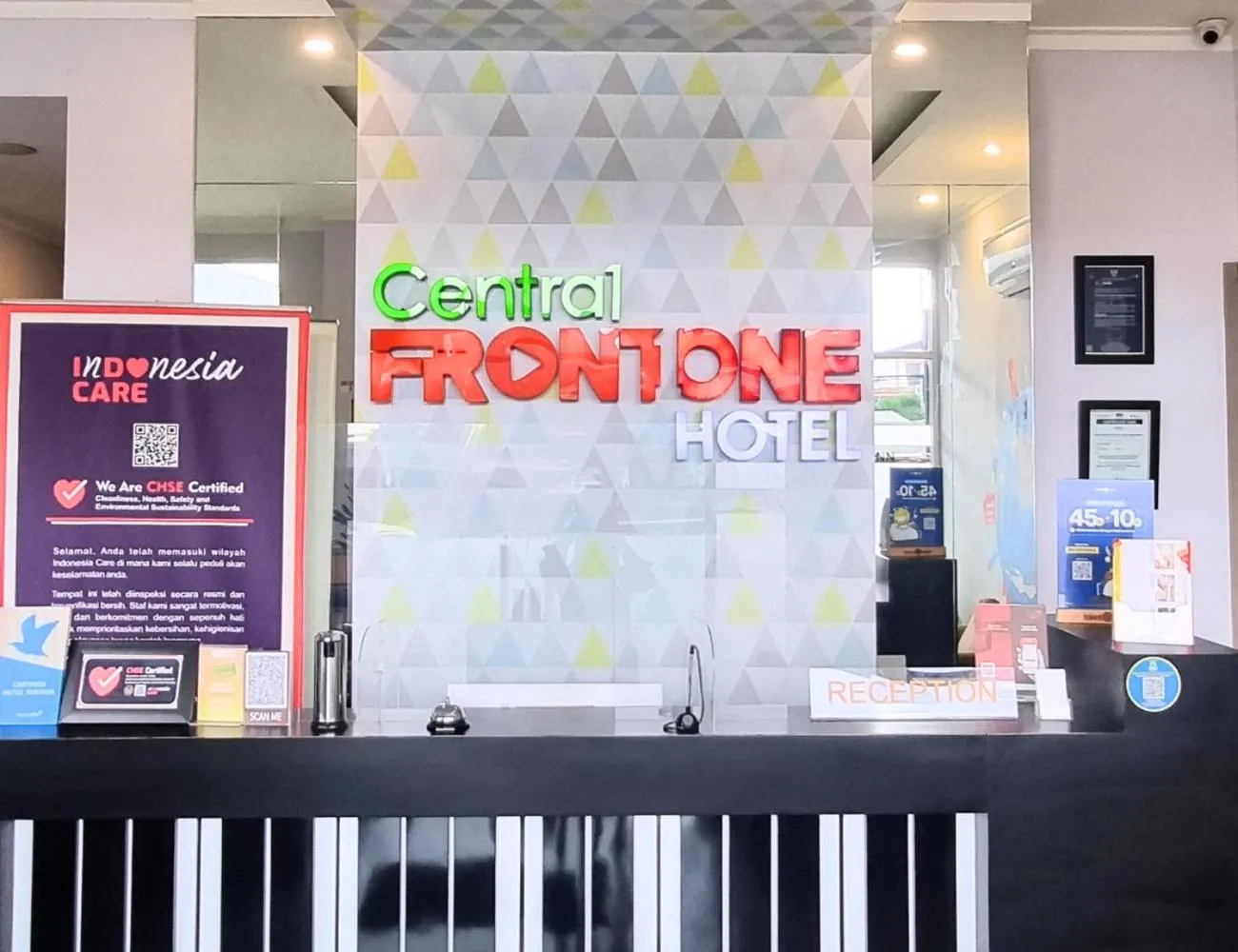 Lobby or reception in Central Front One Inn Jakarta Airport