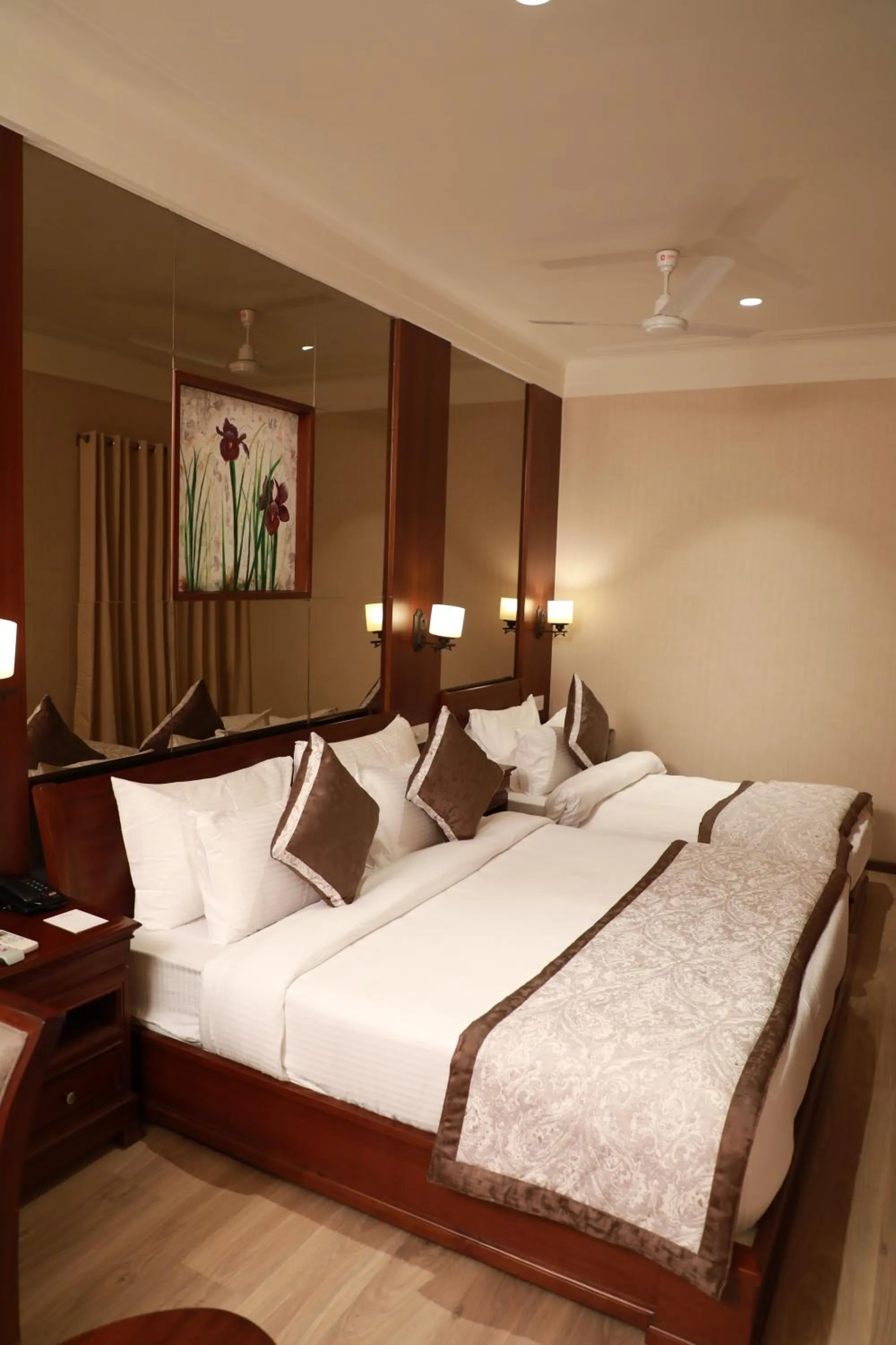 Other, Bed in Hotel Golden Tower Near Heritage Street