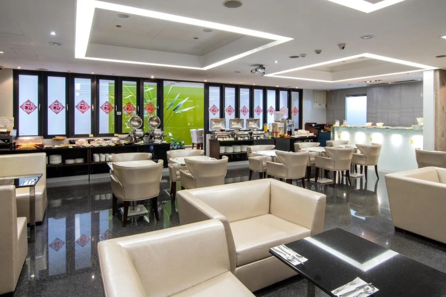 Restaurant/places to eat in Kapok Hotel & Resorts