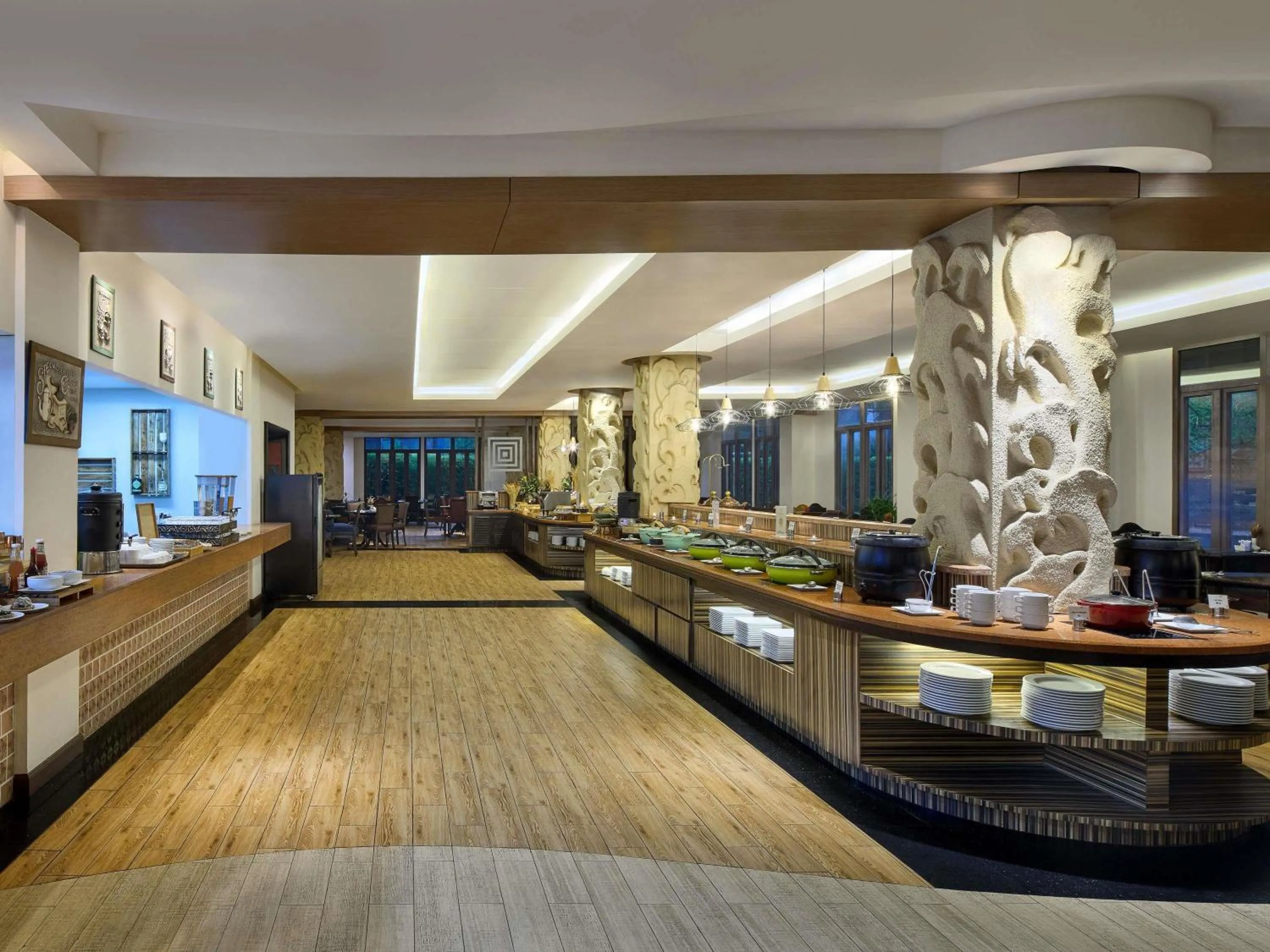 Restaurant/places to eat in Novotel Phuket Vintage Park Resort