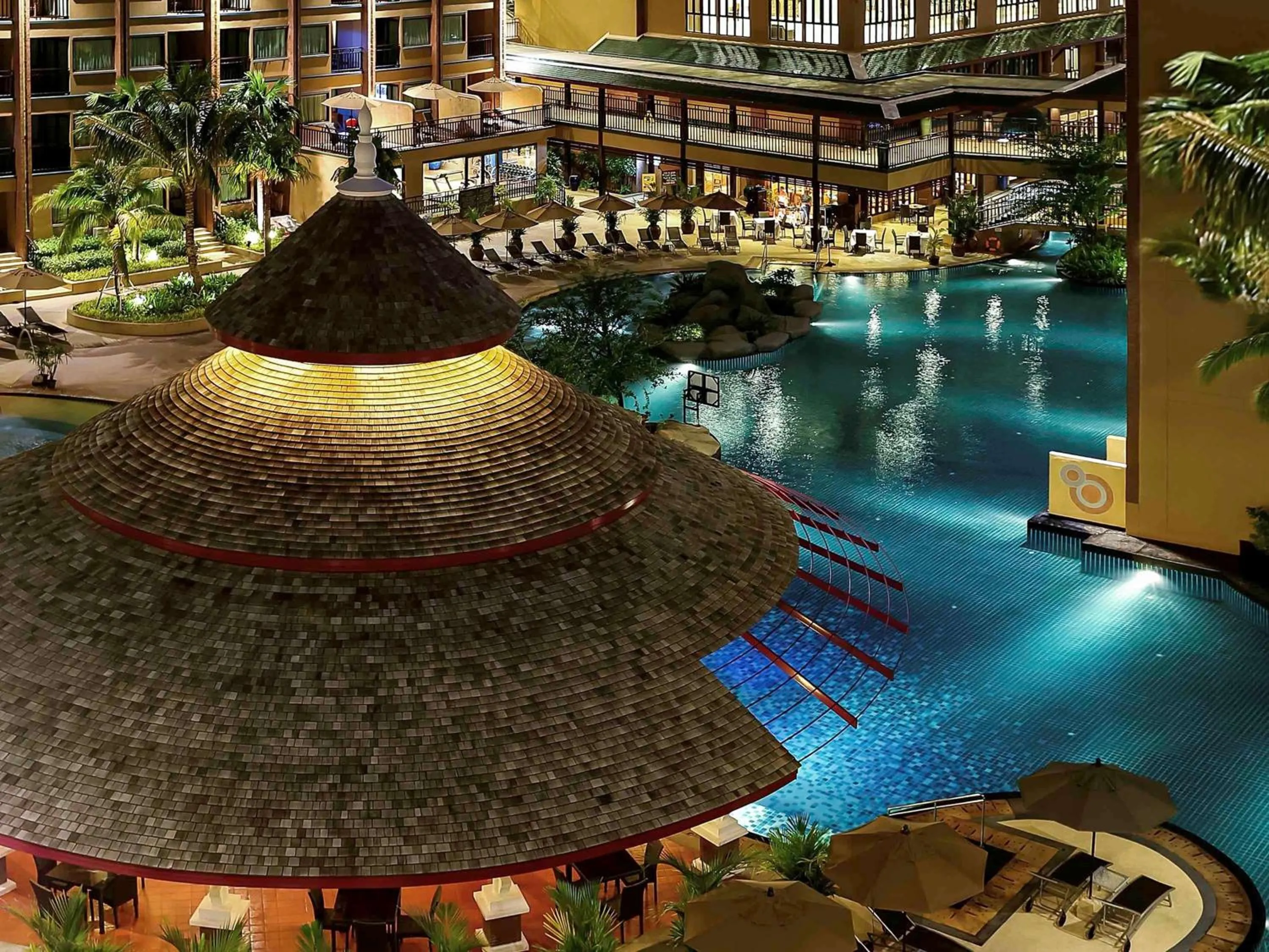 Lounge or bar in Novotel Phuket Vintage Park Resort