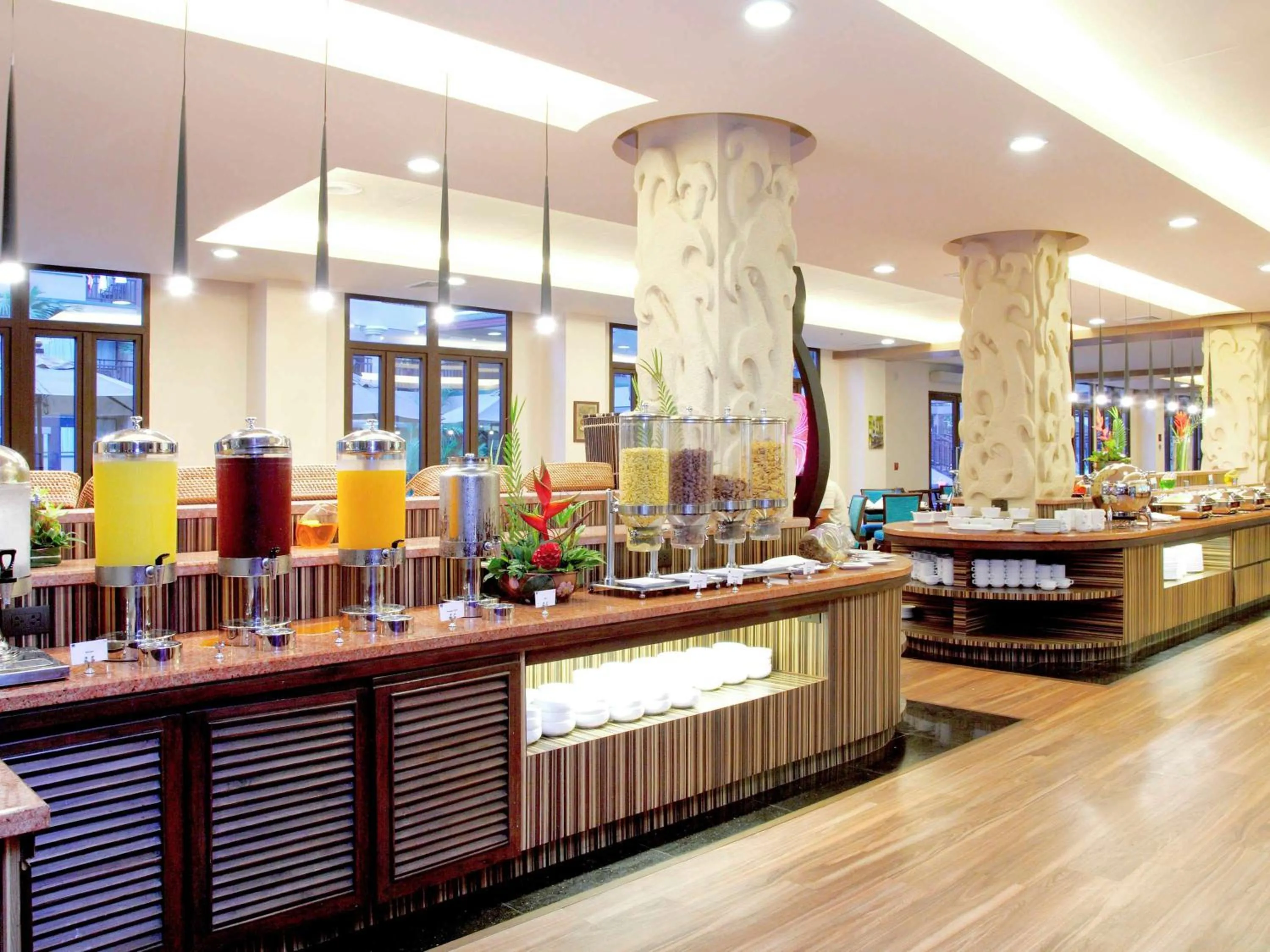 Restaurant/places to eat in Novotel Phuket Vintage Park Resort