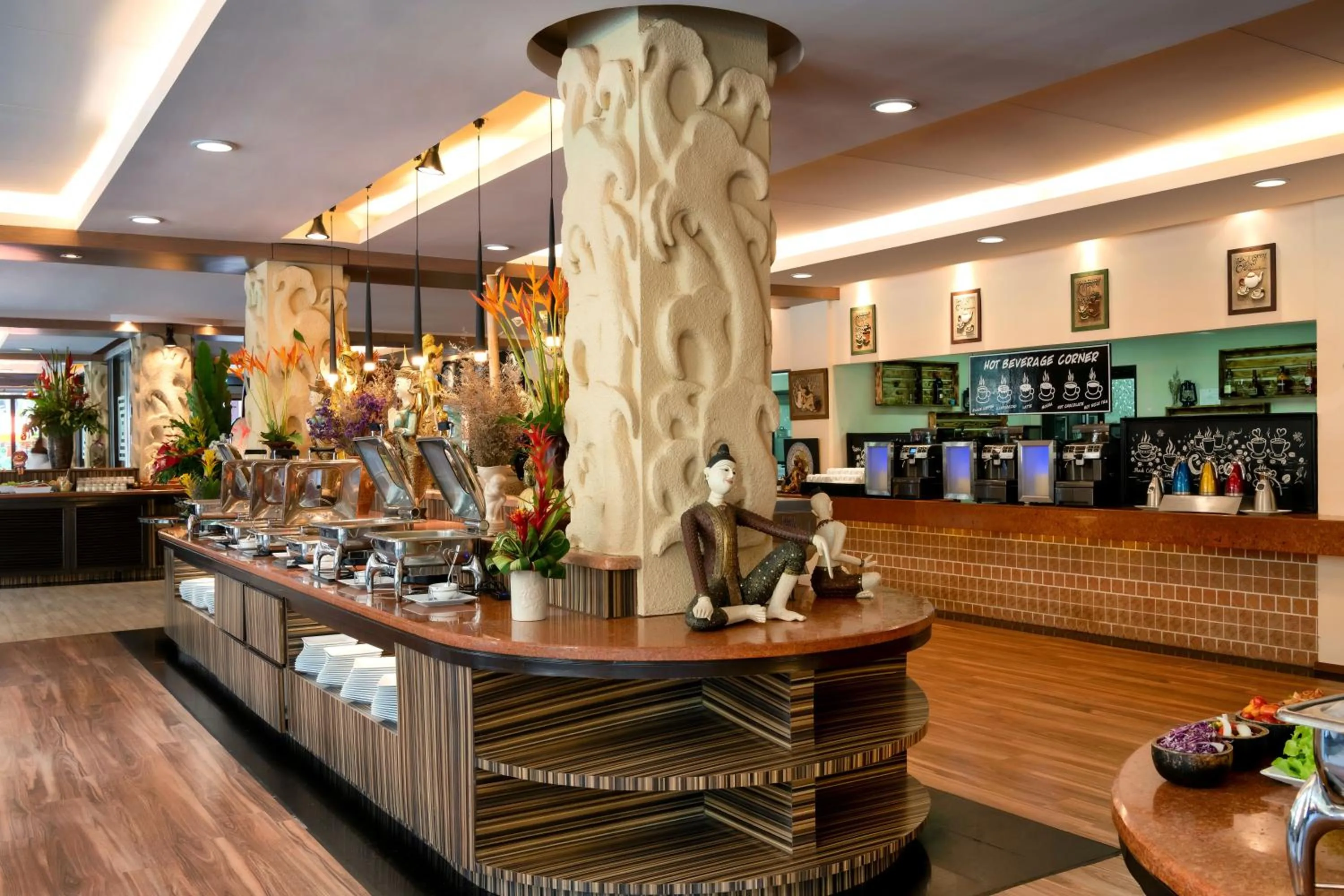 Restaurant/places to eat in Novotel Phuket Vintage Park Resort